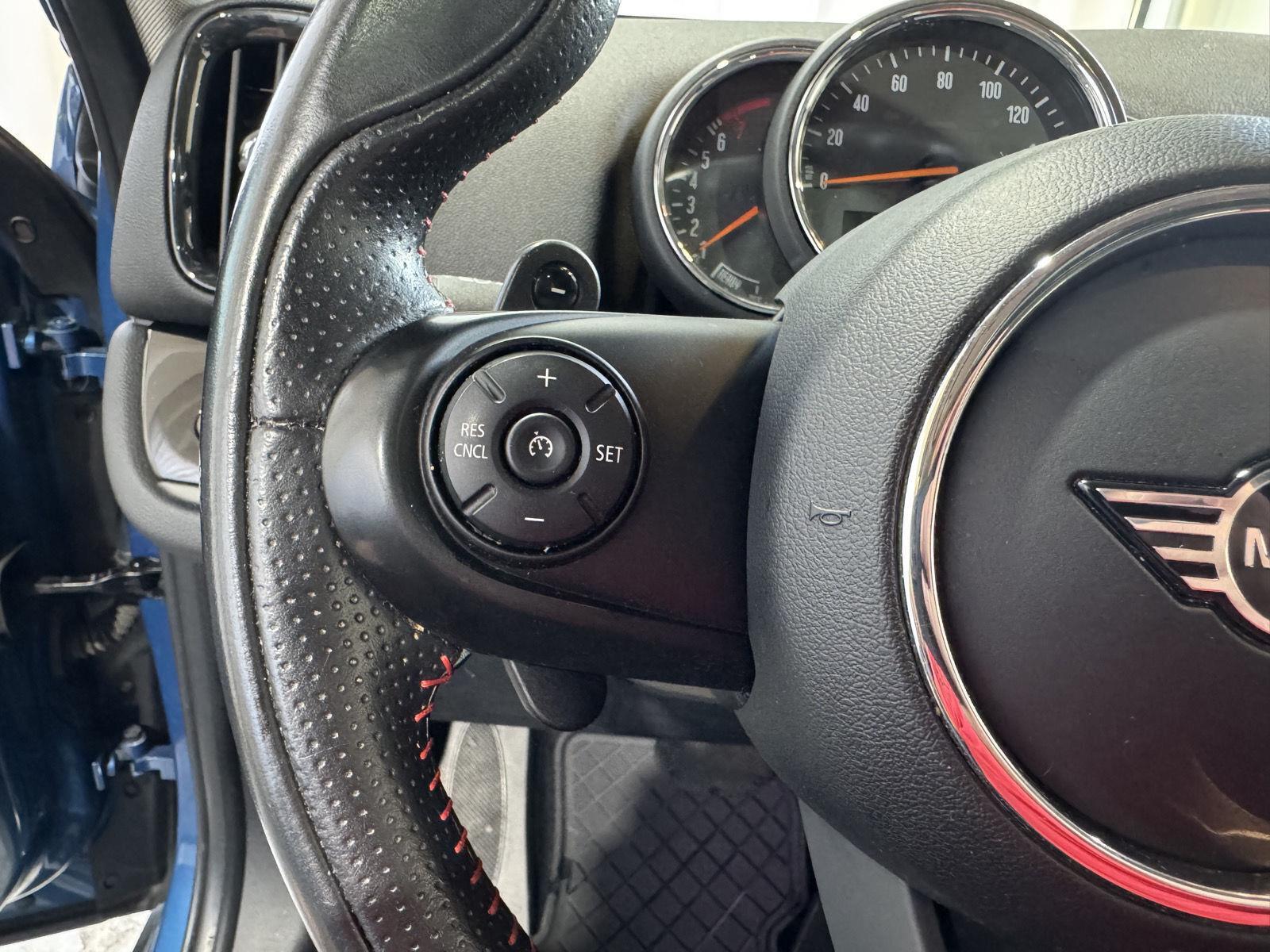 Vehicle photo 14