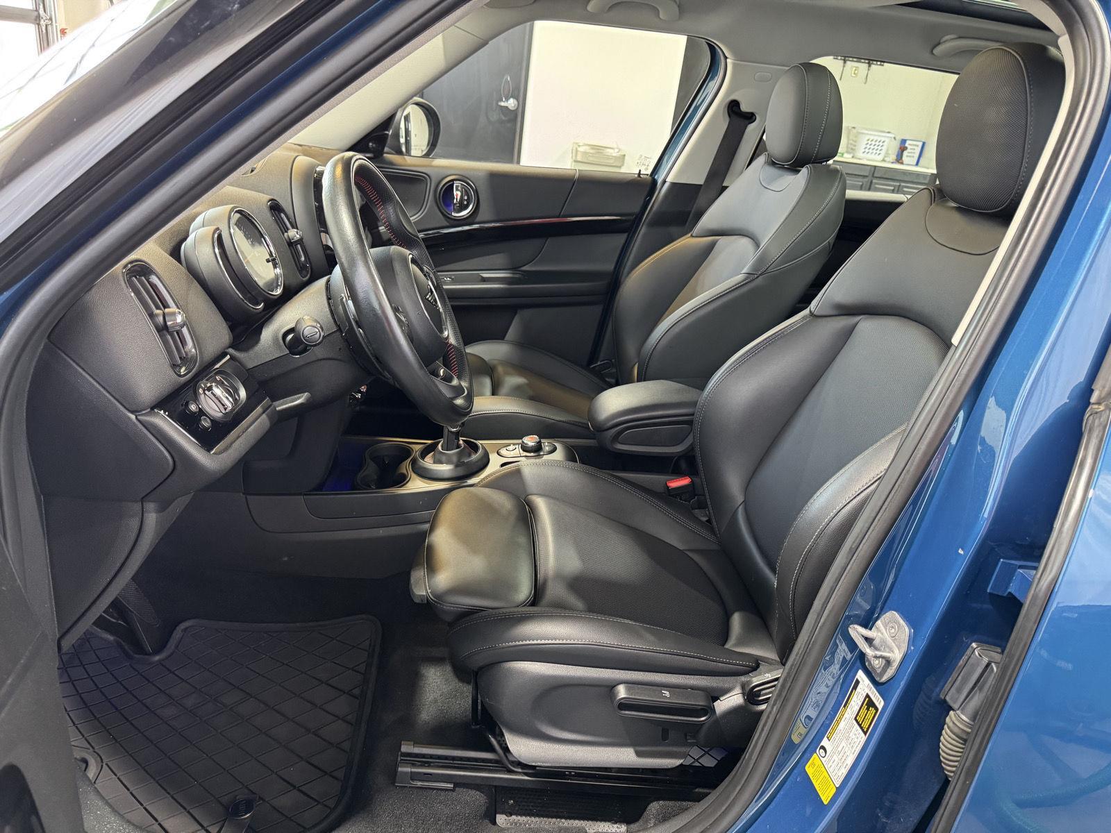 Vehicle photo 17
