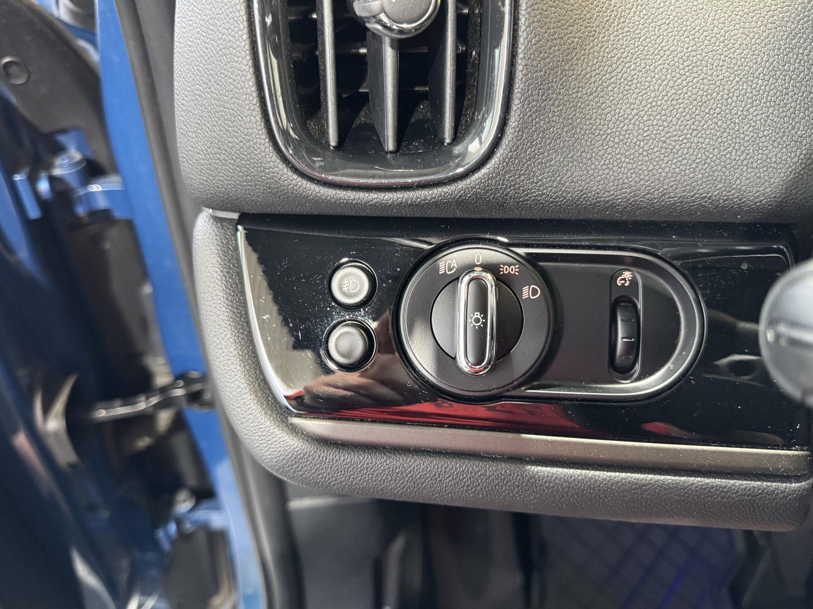 Vehicle photo 18