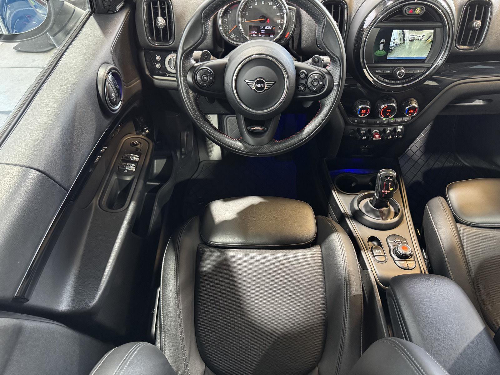 Vehicle photo 20