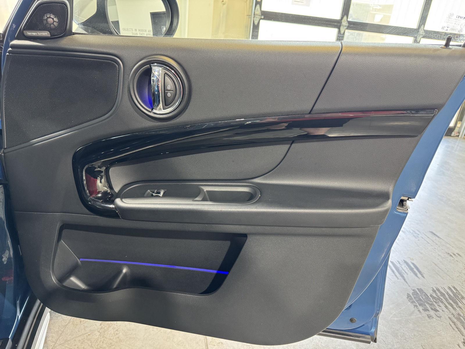 Vehicle photo 21