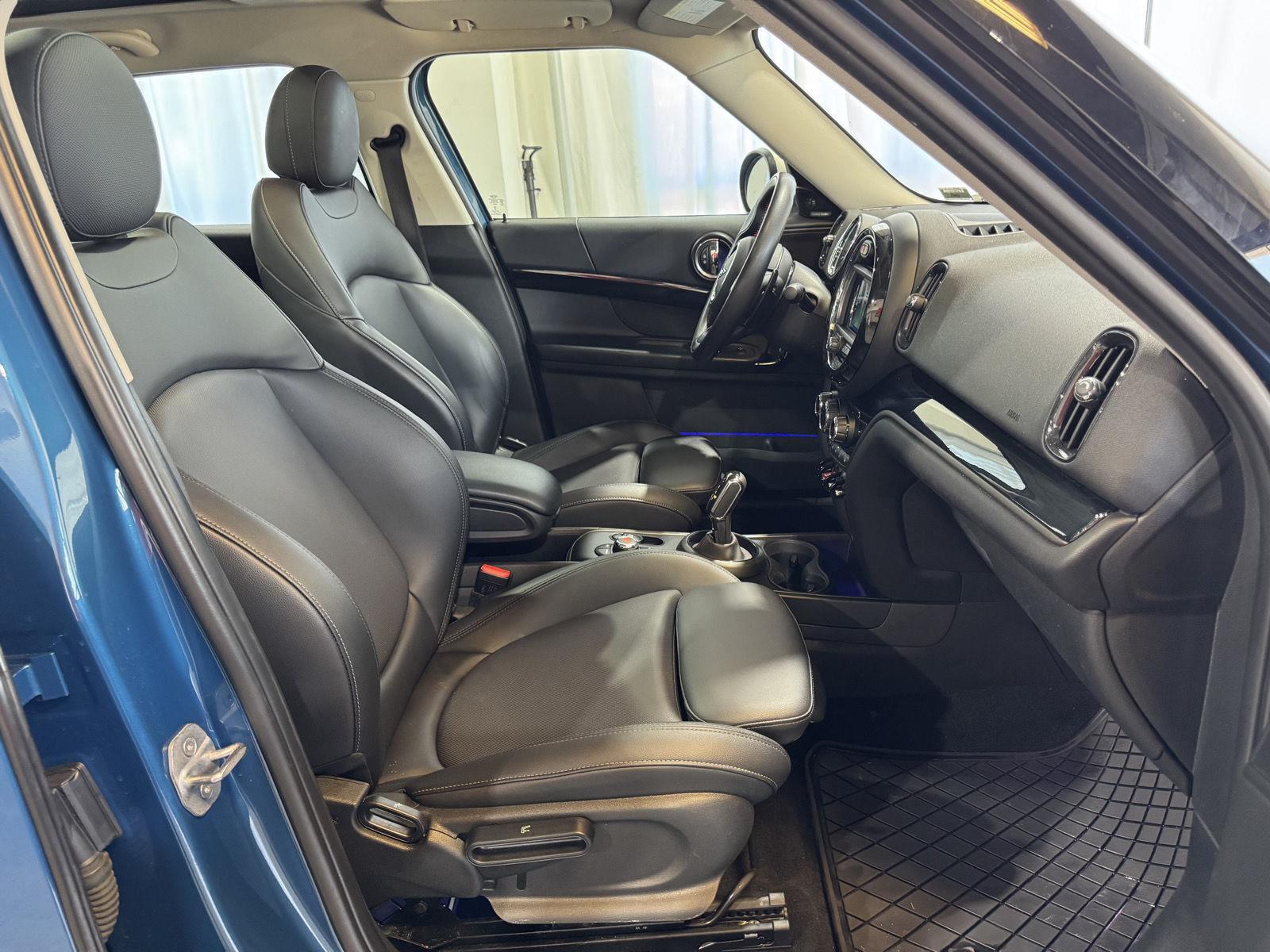 Vehicle photo 22