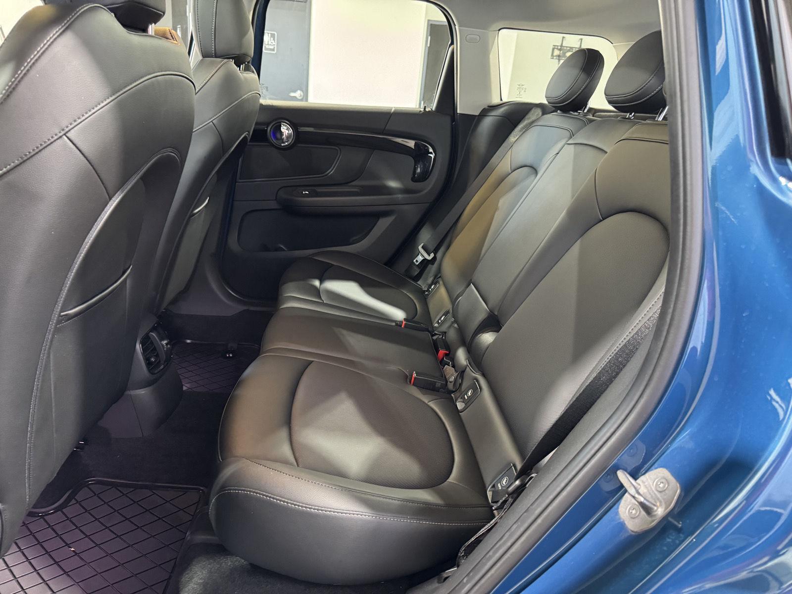 Vehicle photo 26