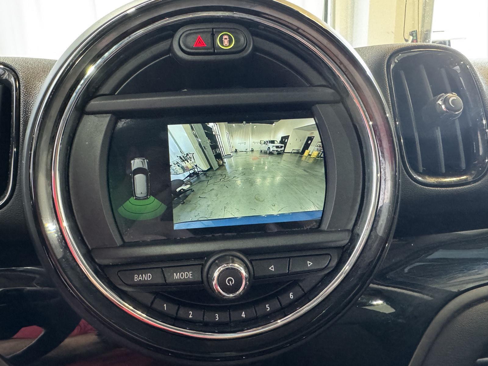 Vehicle photo 29