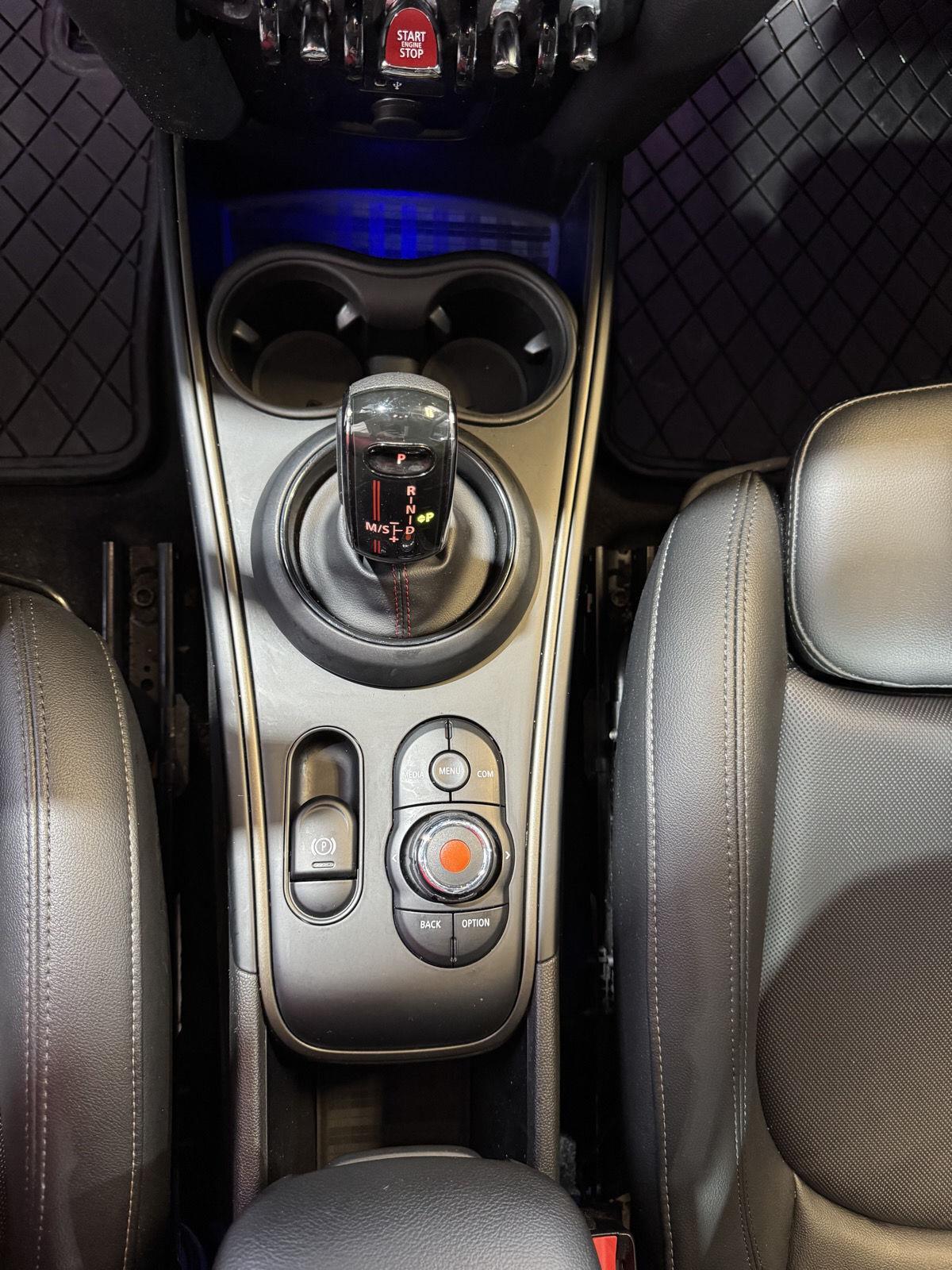 Vehicle photo 31