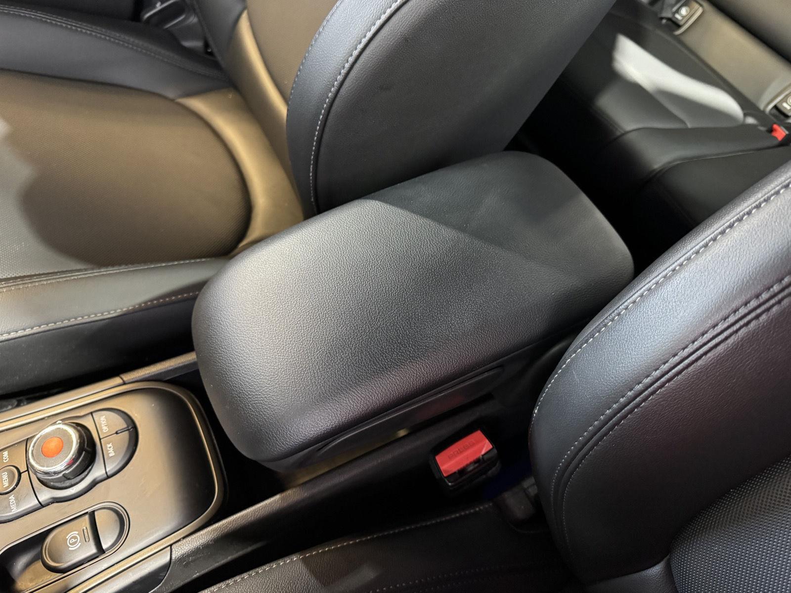 Vehicle photo 32