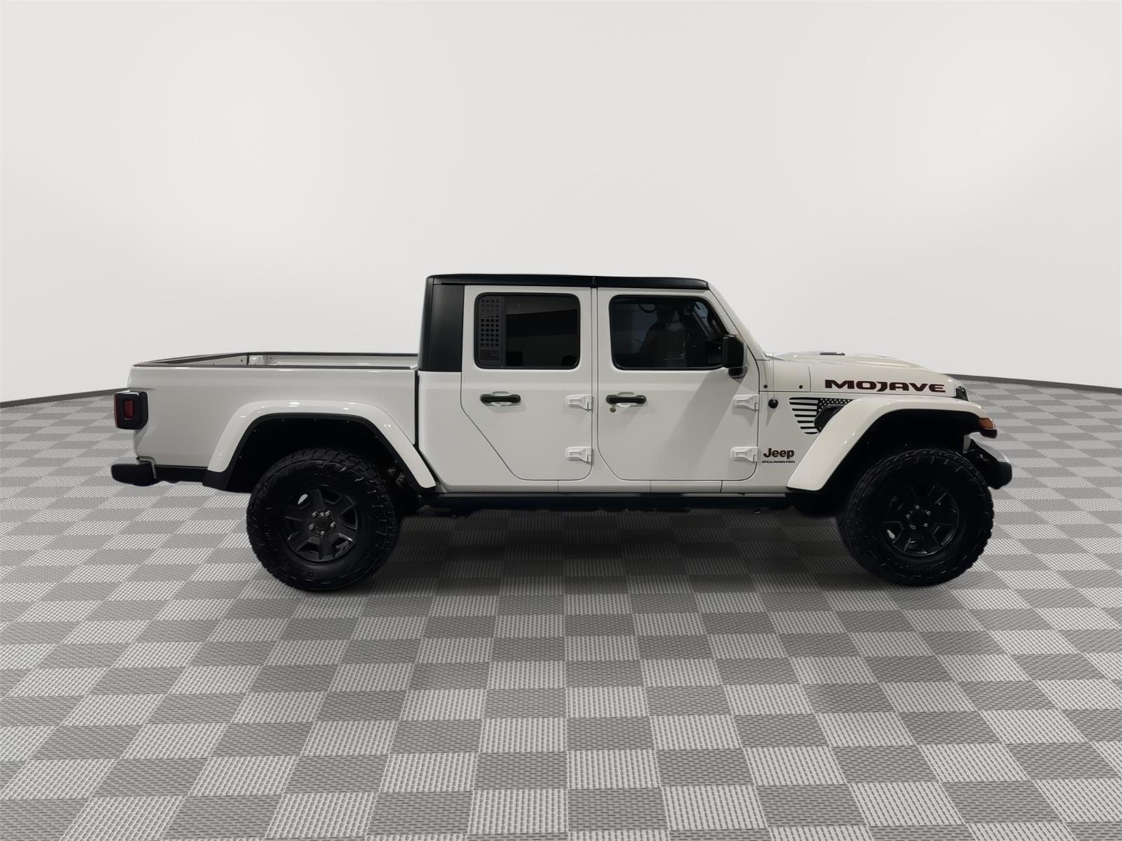 Vehicle photo 6