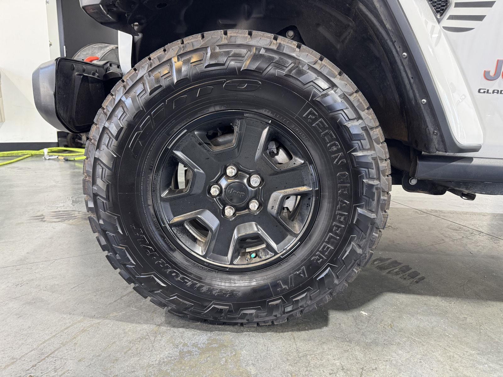 Vehicle photo 10
