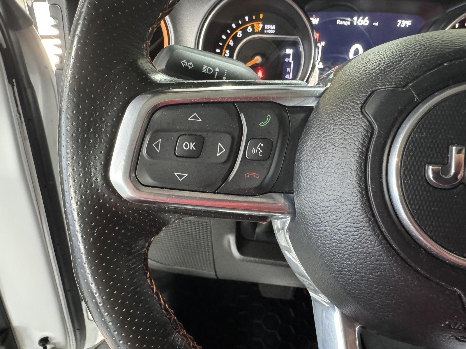 Vehicle photo 14