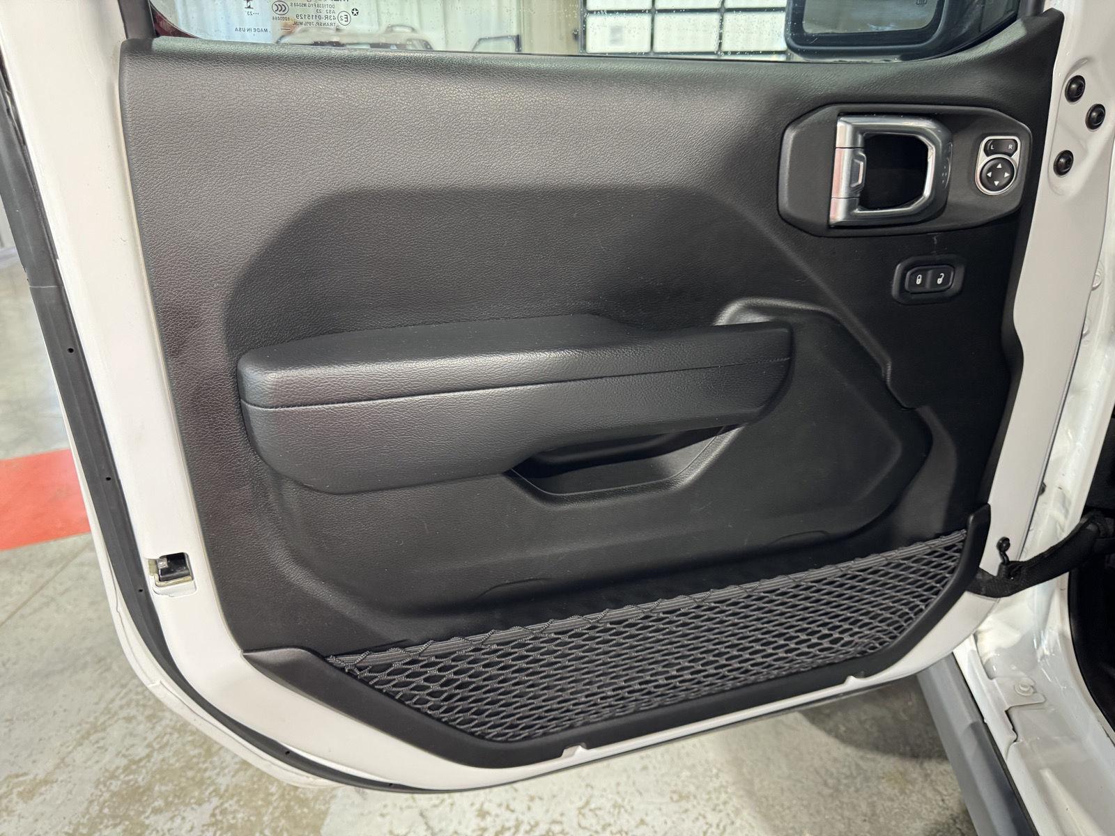 Vehicle photo 16