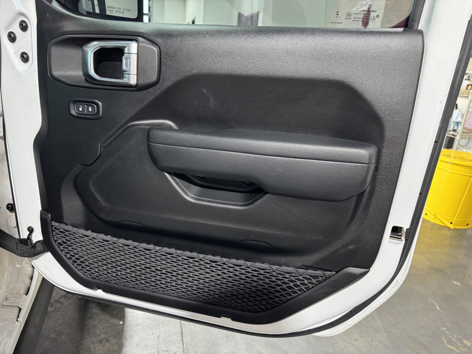 Vehicle photo 20