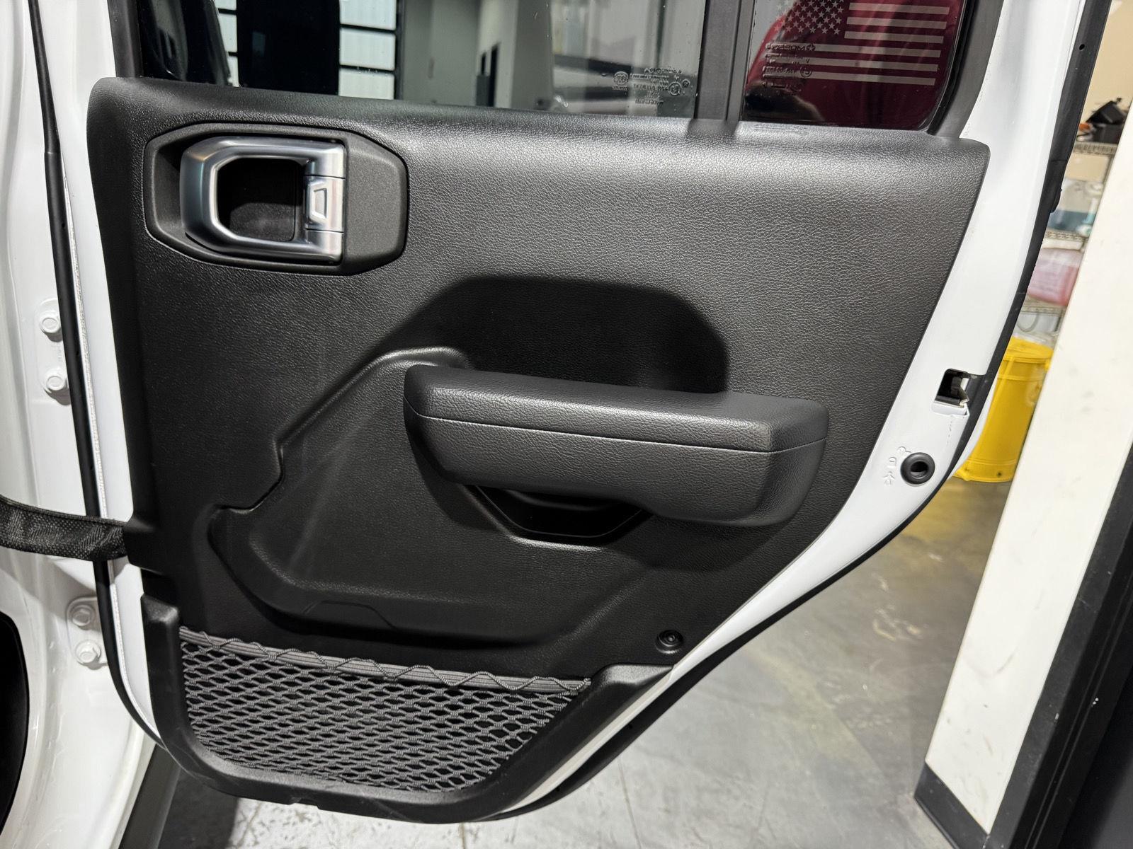 Vehicle photo 22