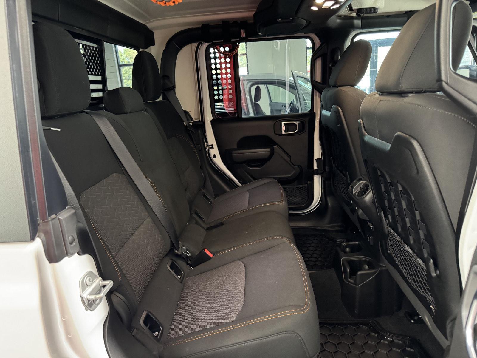 Vehicle photo 23