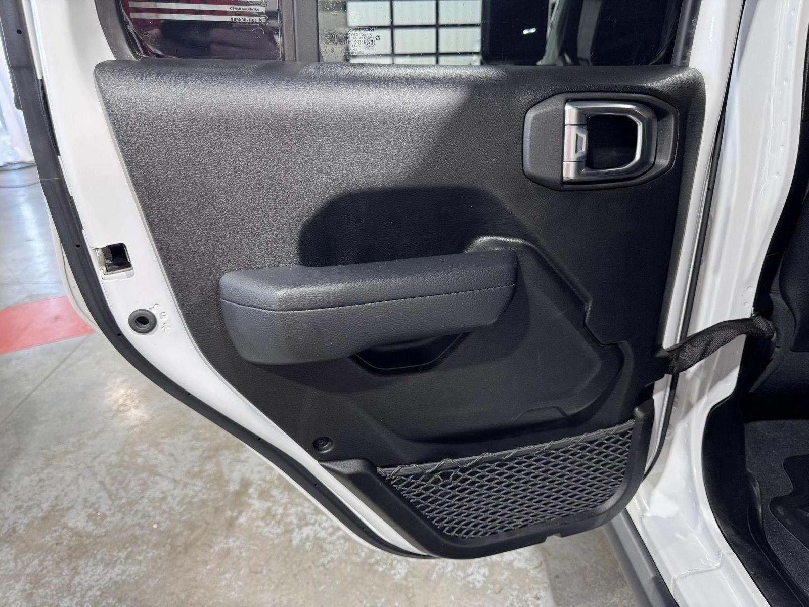 Vehicle photo 24