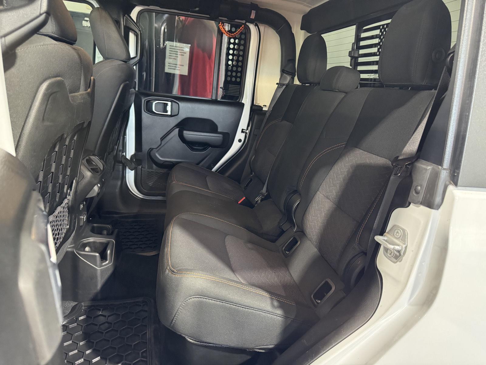 Vehicle photo 25