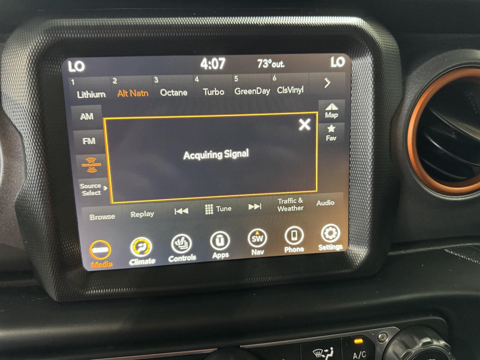 Vehicle photo 26