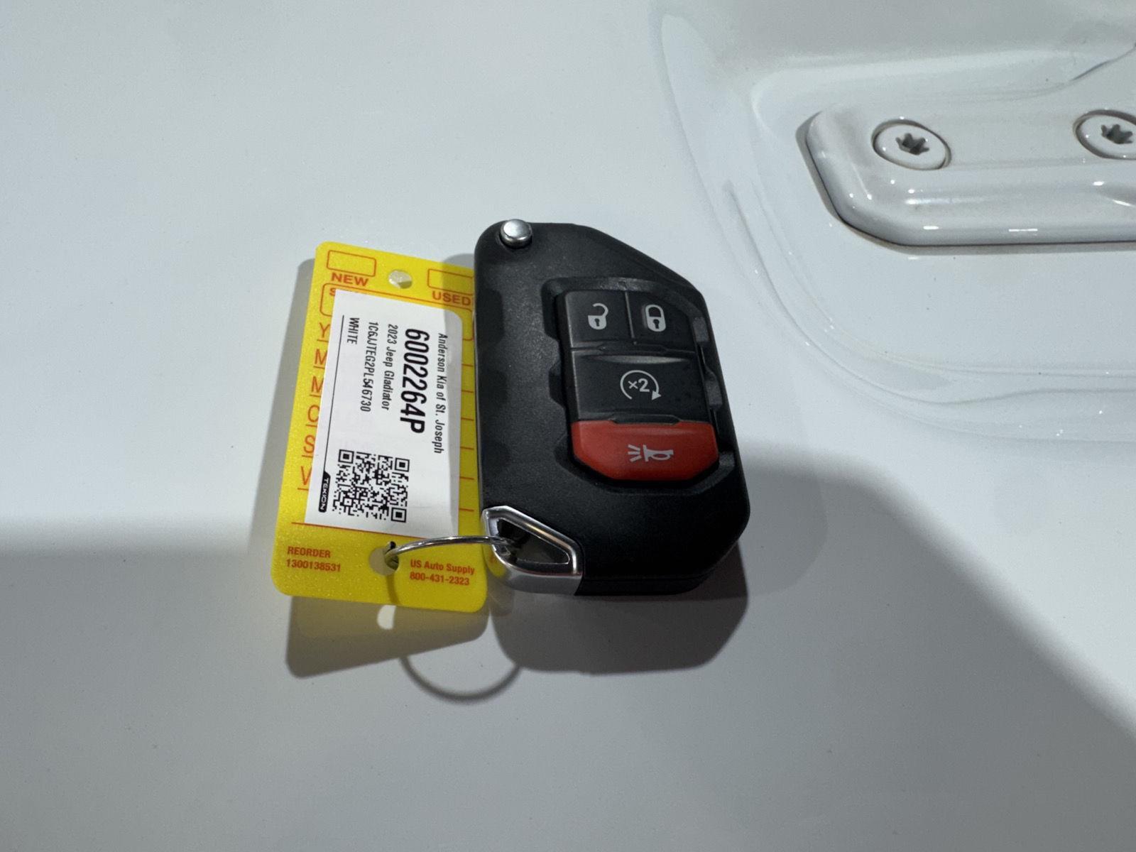 Vehicle photo 37