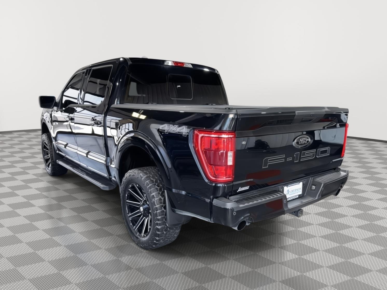 Vehicle photo 8