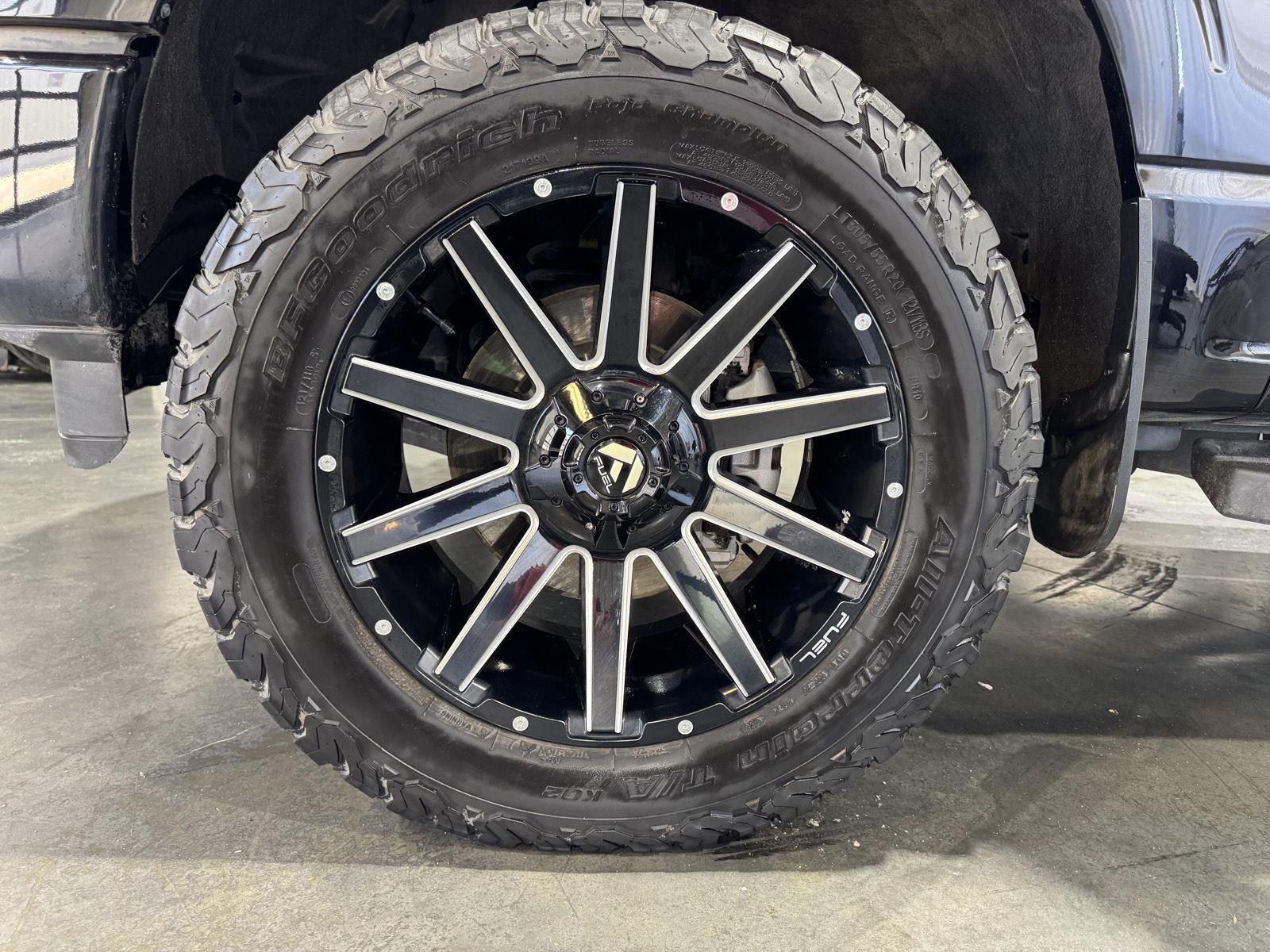 Vehicle photo 9