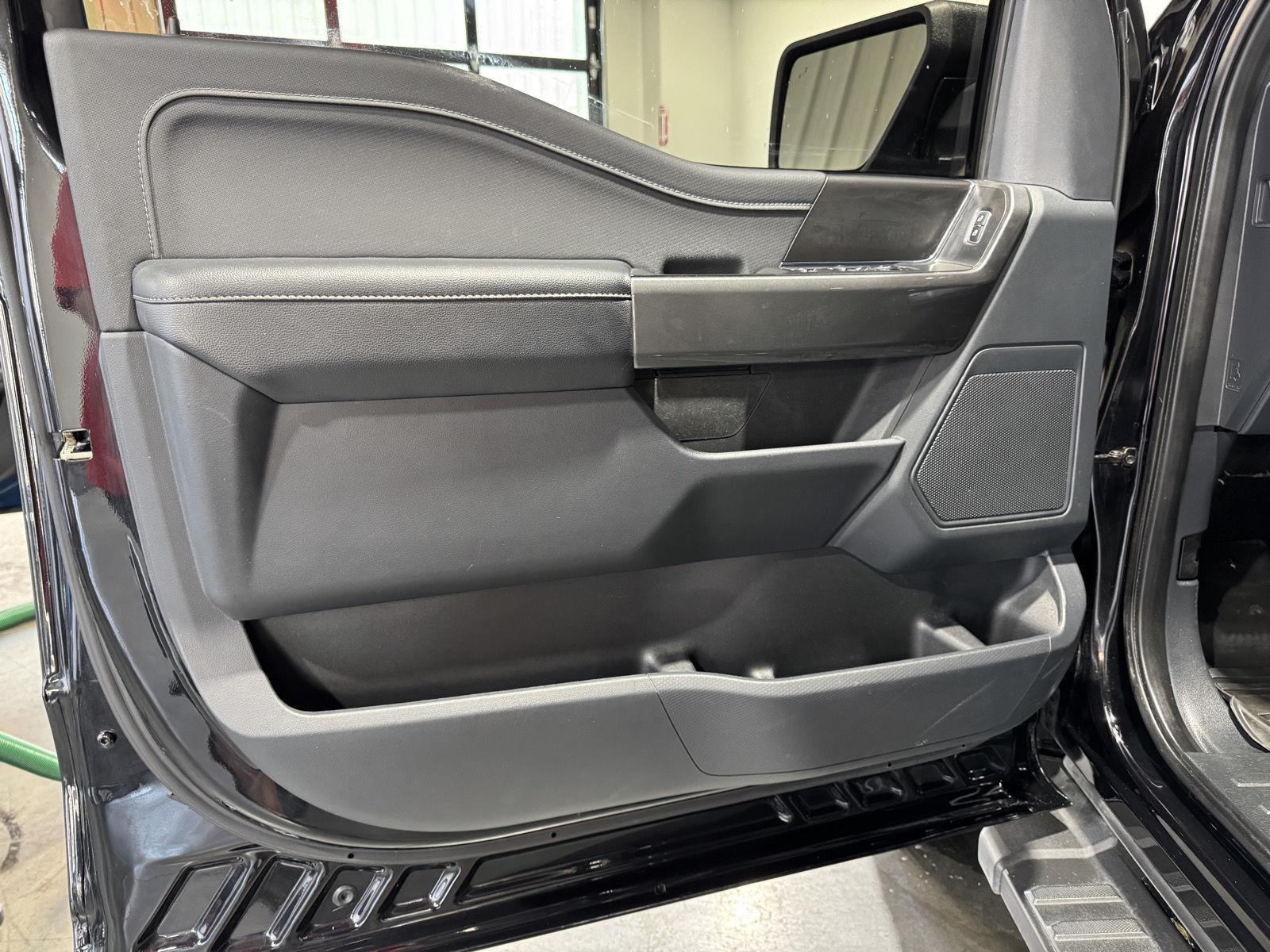 Vehicle photo 11