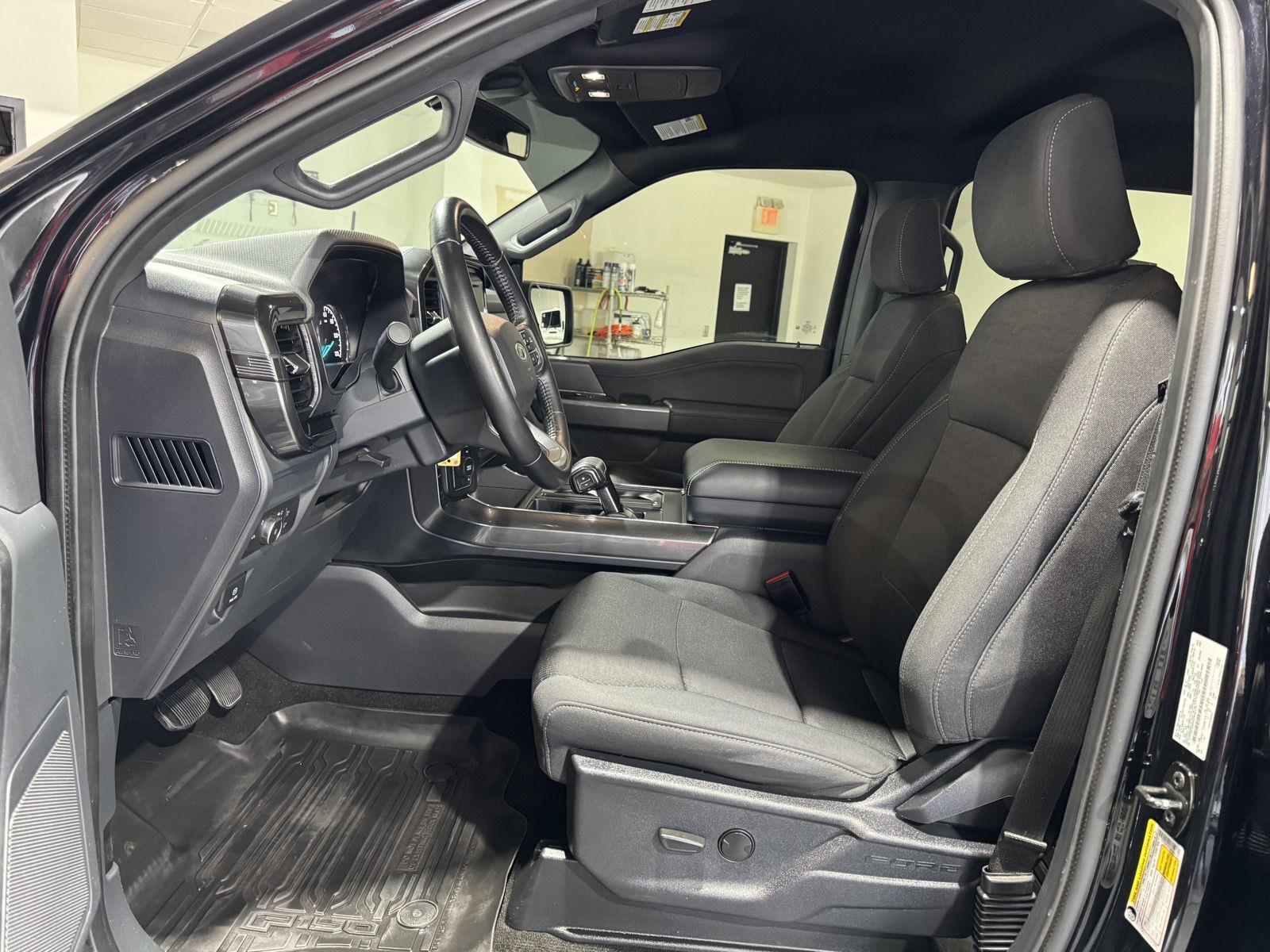 Vehicle photo 12