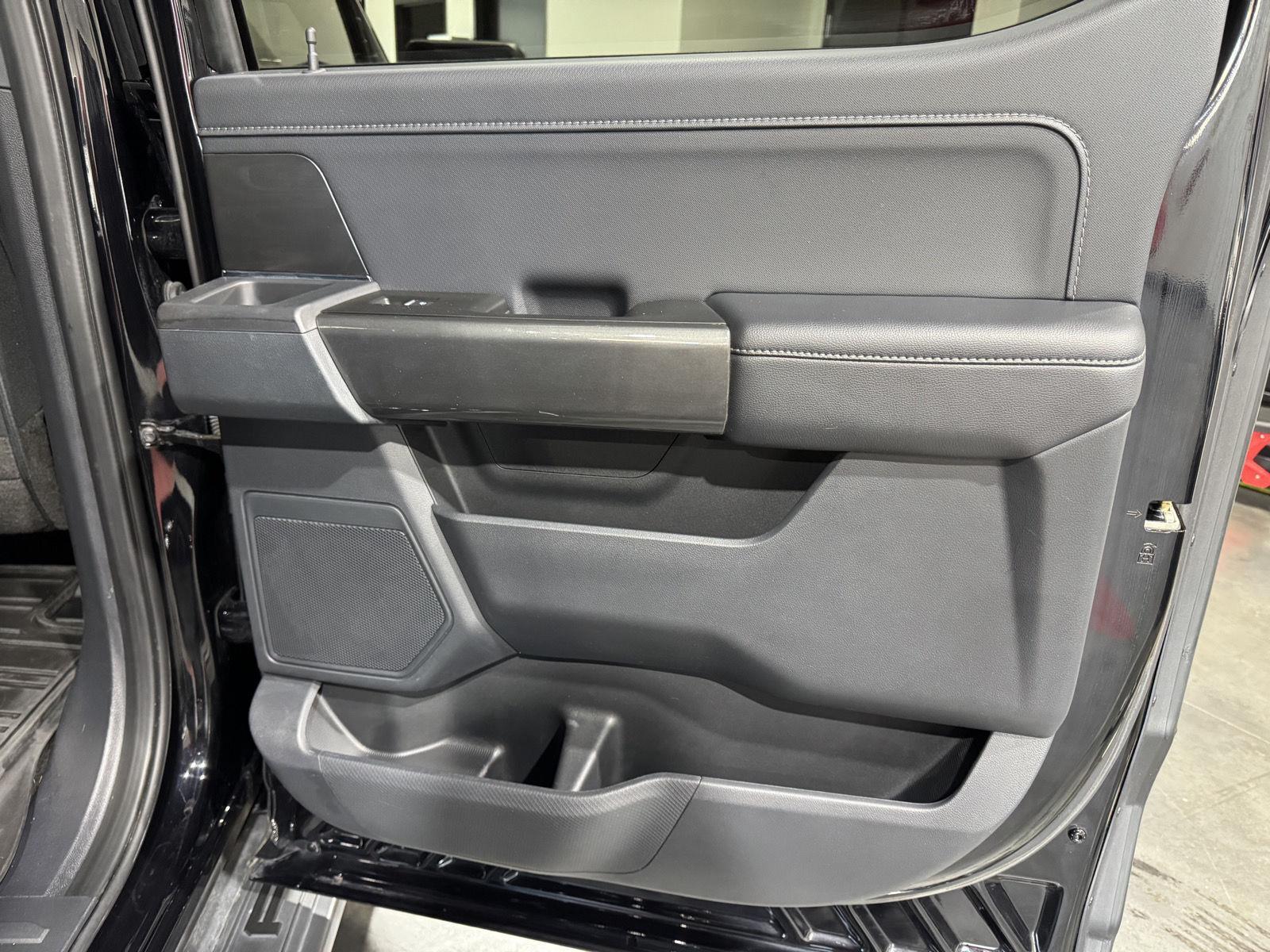 Vehicle photo 18