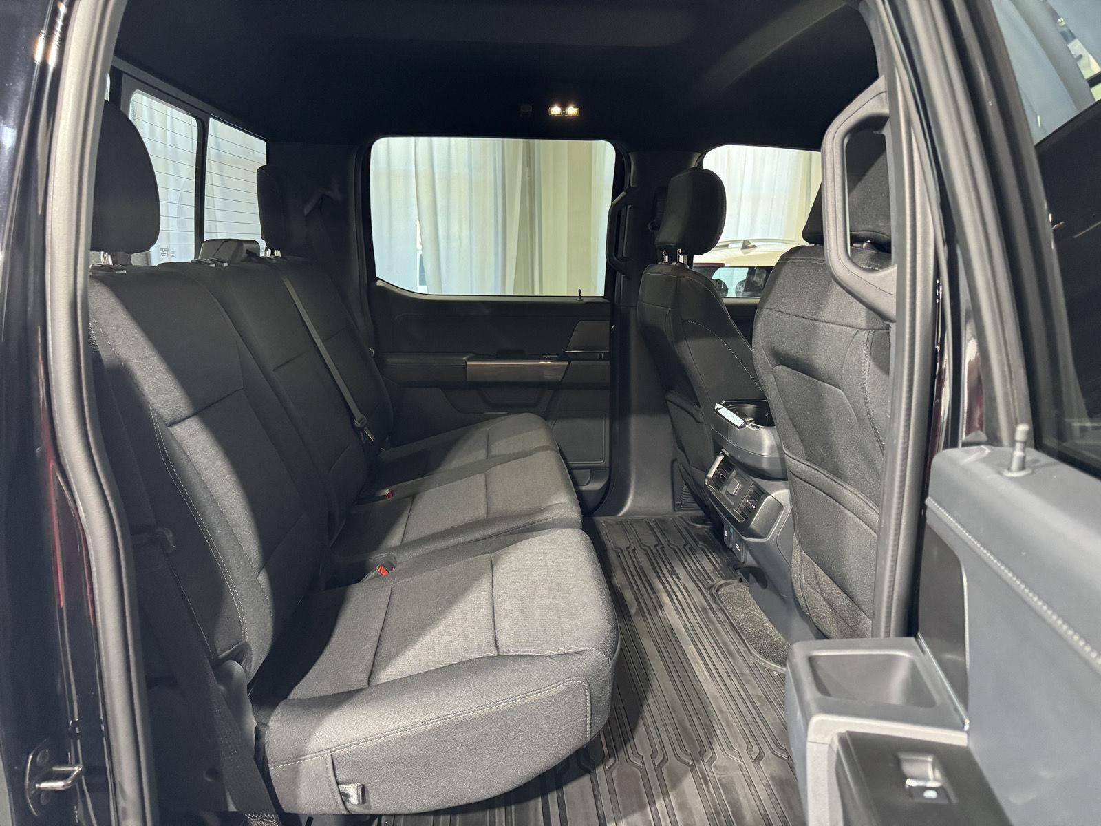 Vehicle photo 19