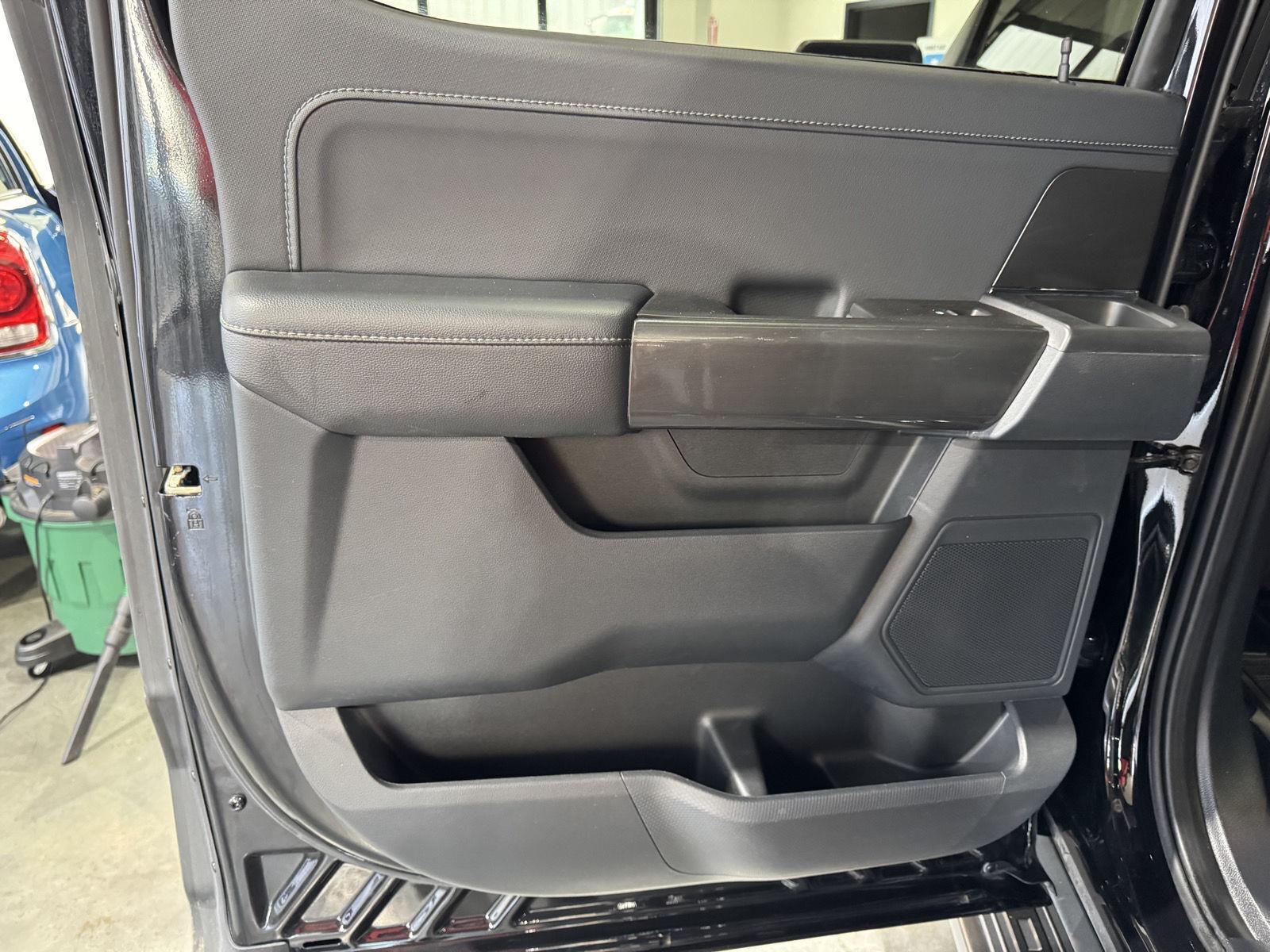 Vehicle photo 20