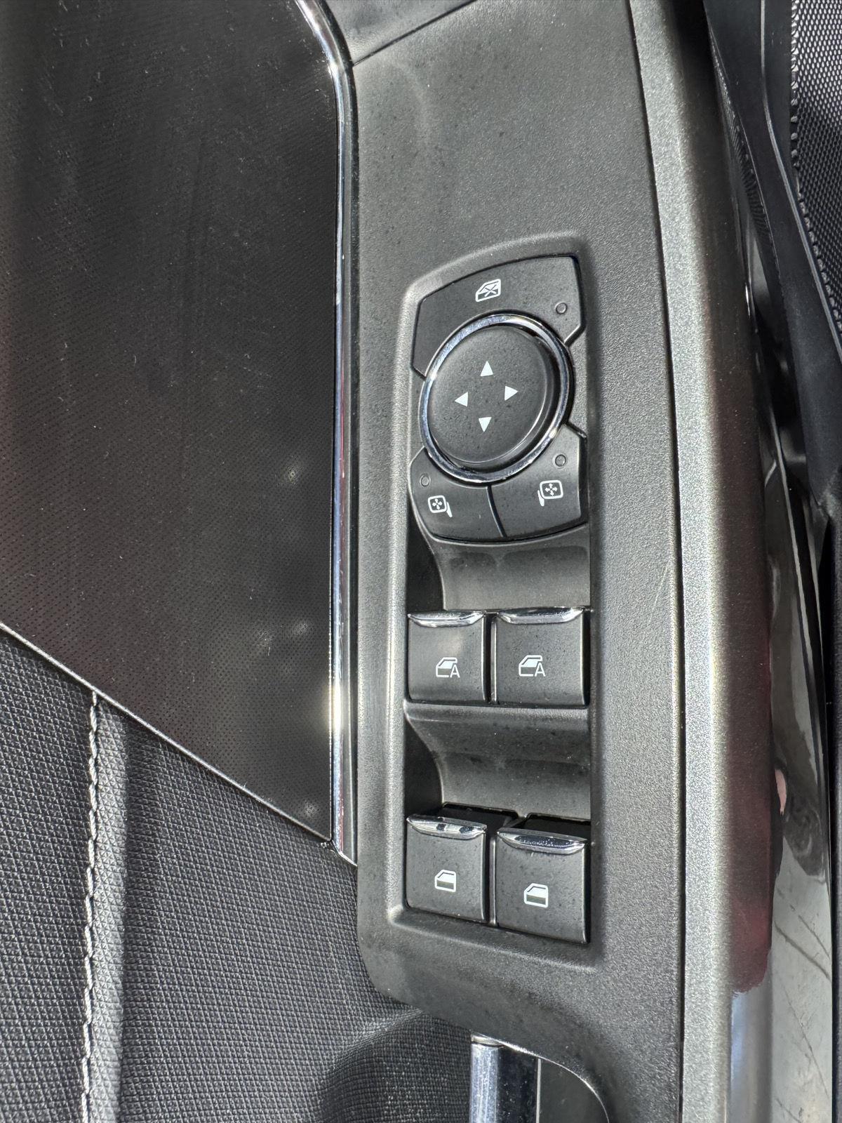 Vehicle photo 22