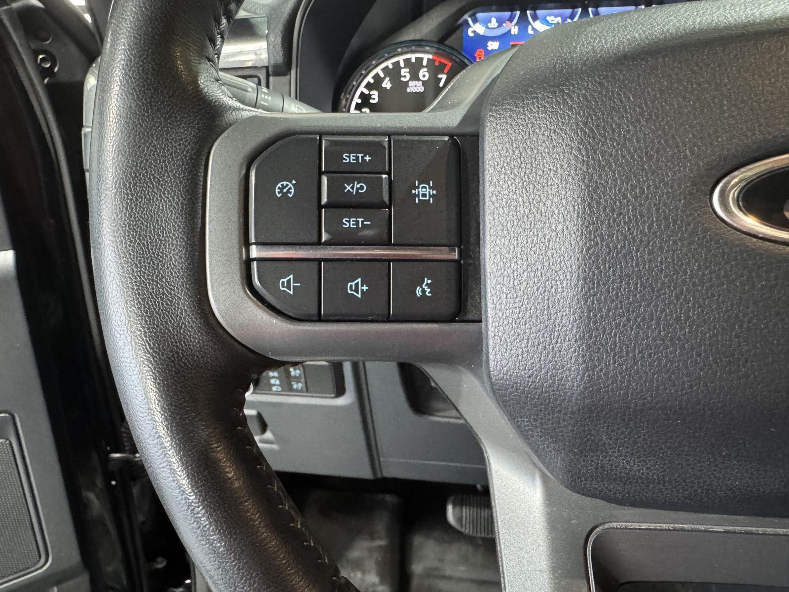 Vehicle photo 25