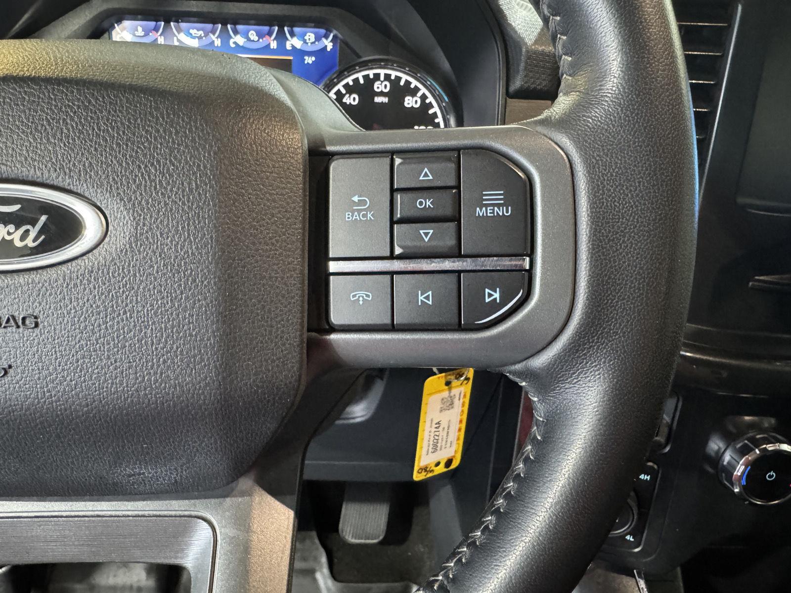 Vehicle photo 26