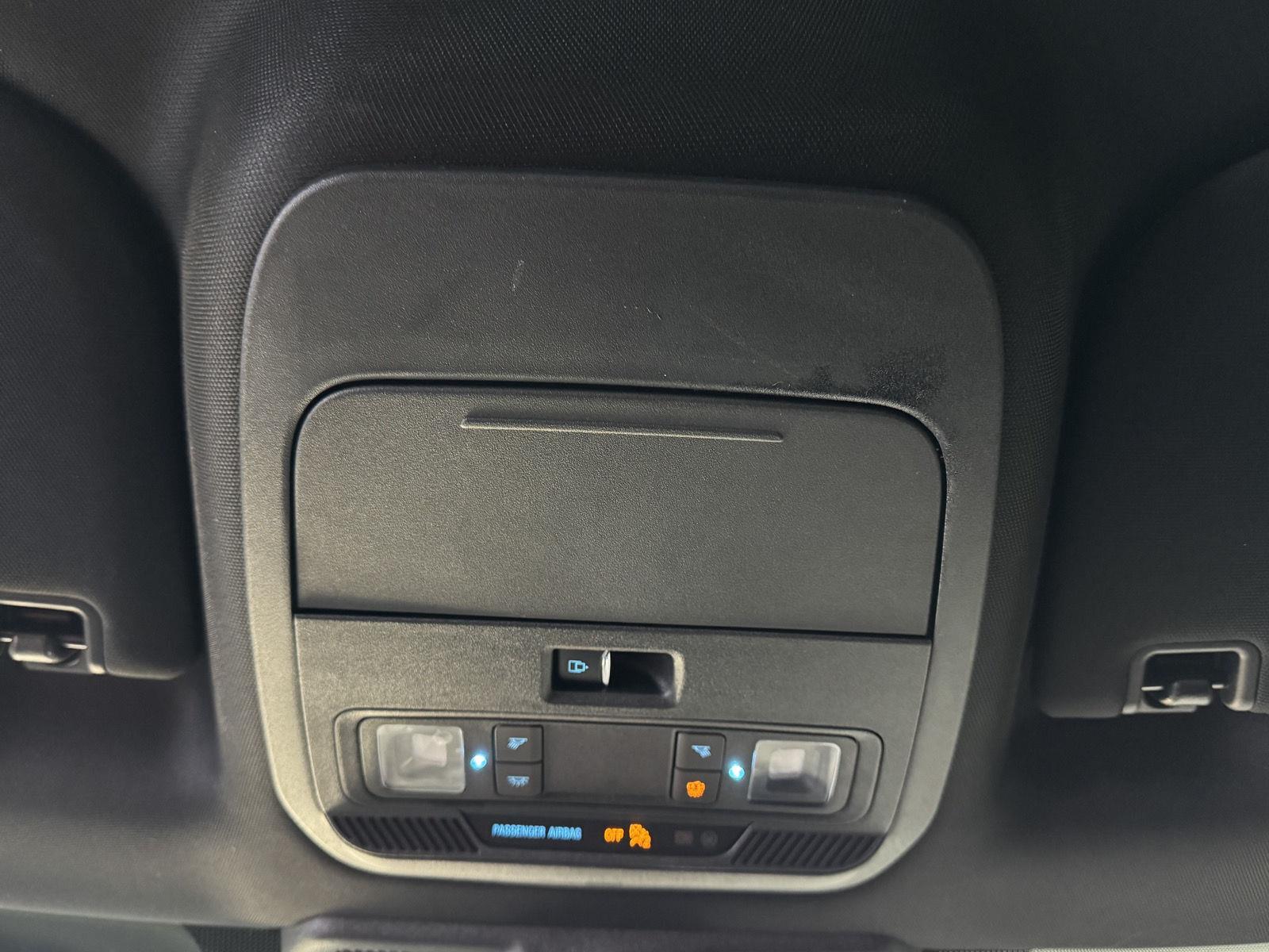 Vehicle photo 28