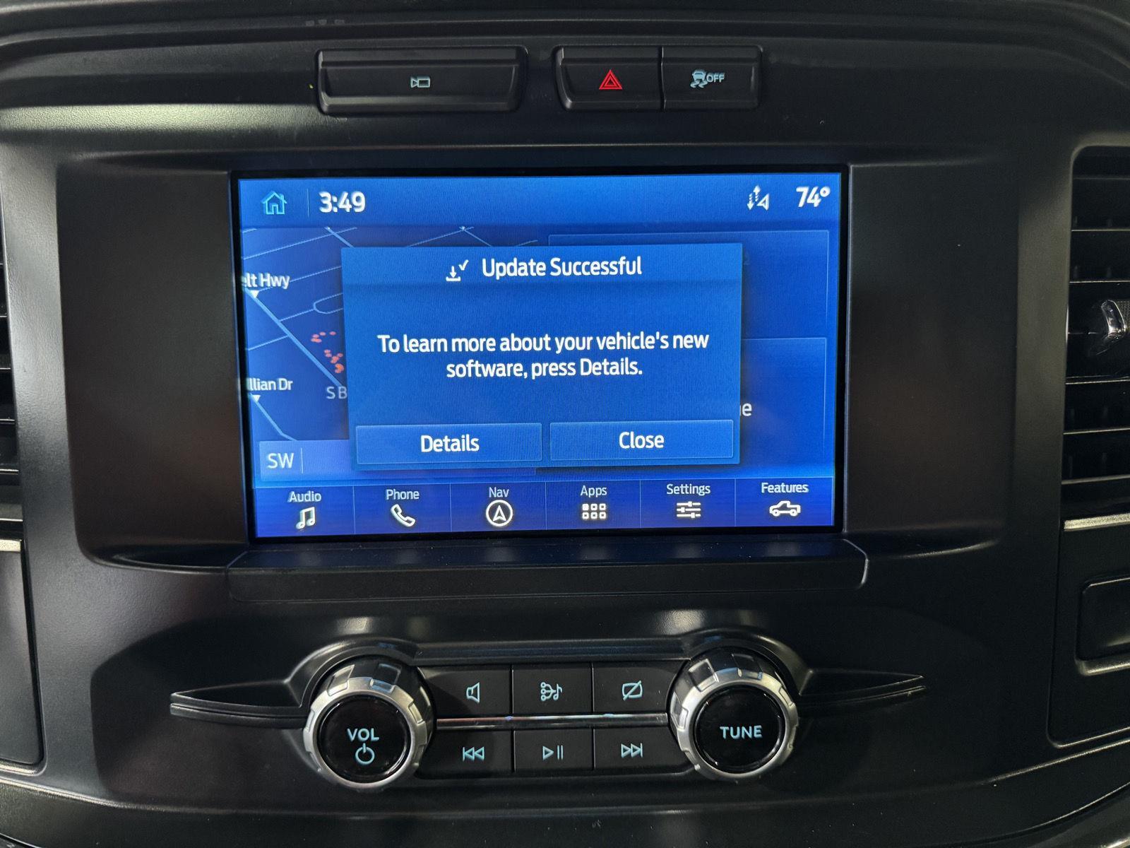 Vehicle photo 30