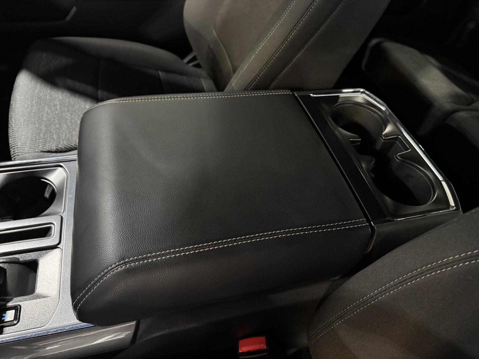 Vehicle photo 34