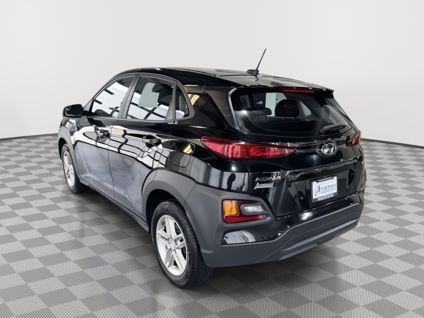Vehicle photo 9