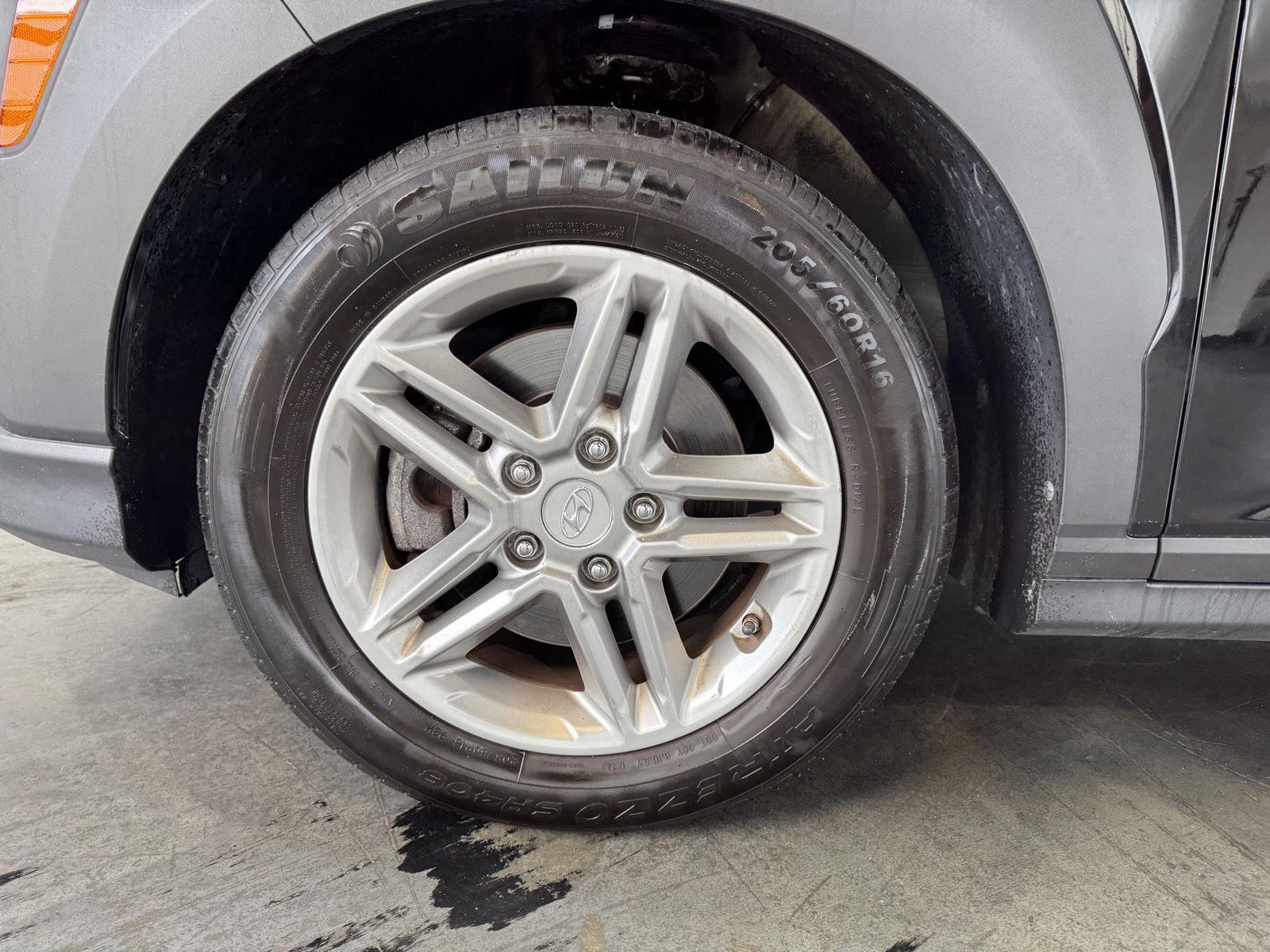 Vehicle photo 10