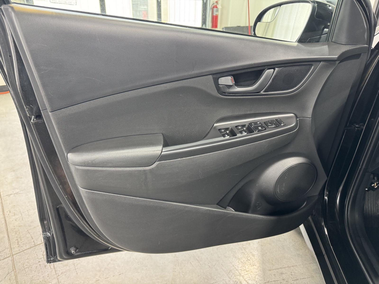 Vehicle photo 16