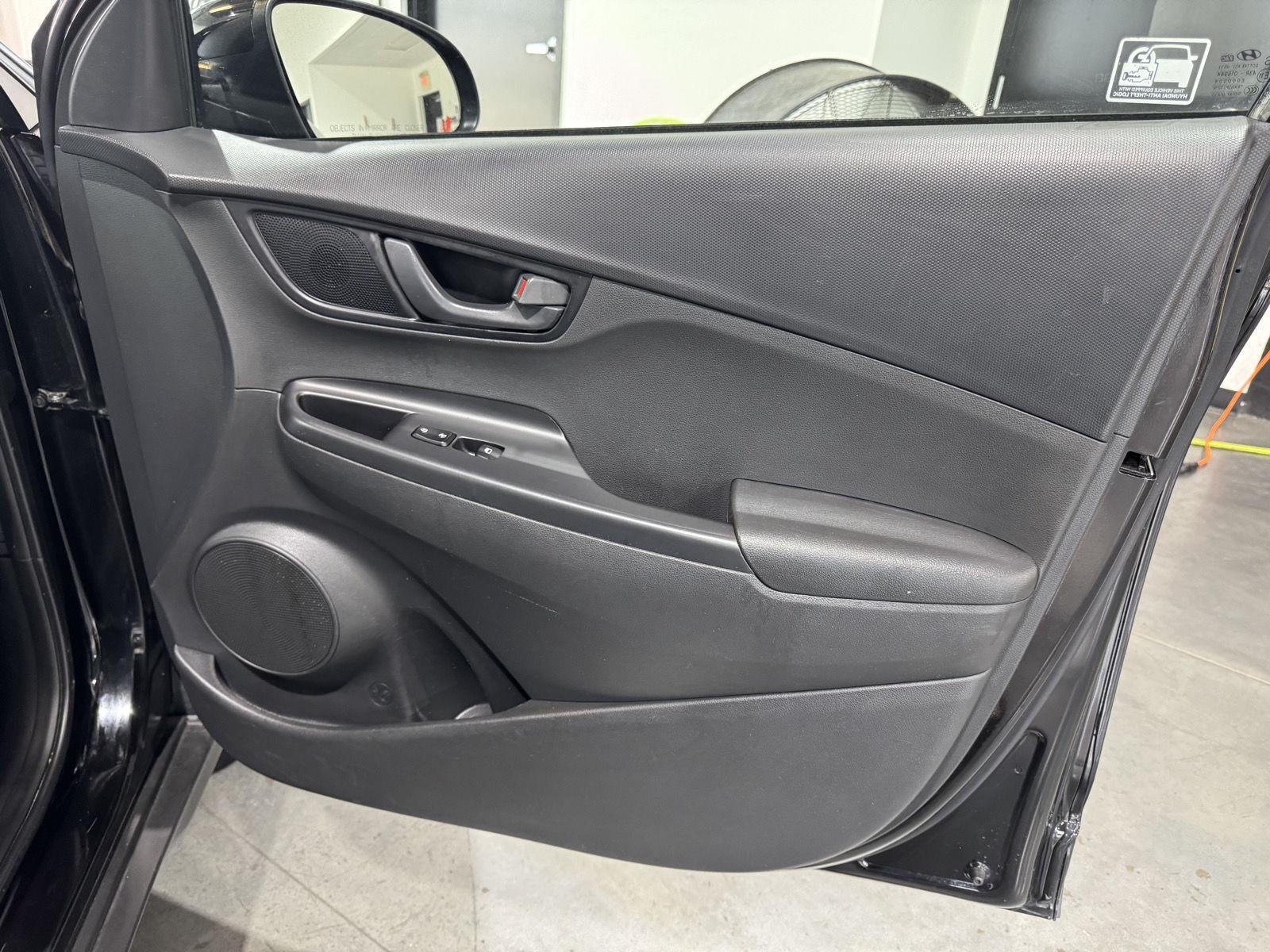 Vehicle photo 18