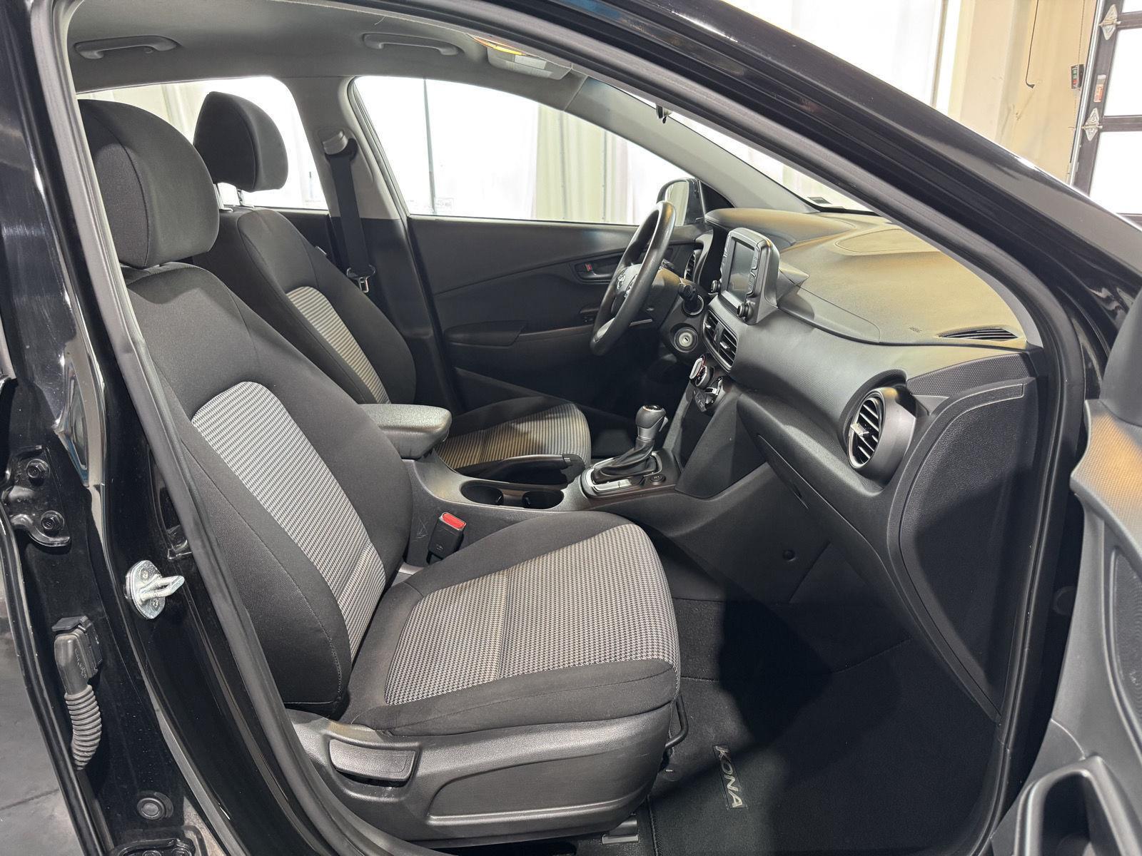 Vehicle photo 19