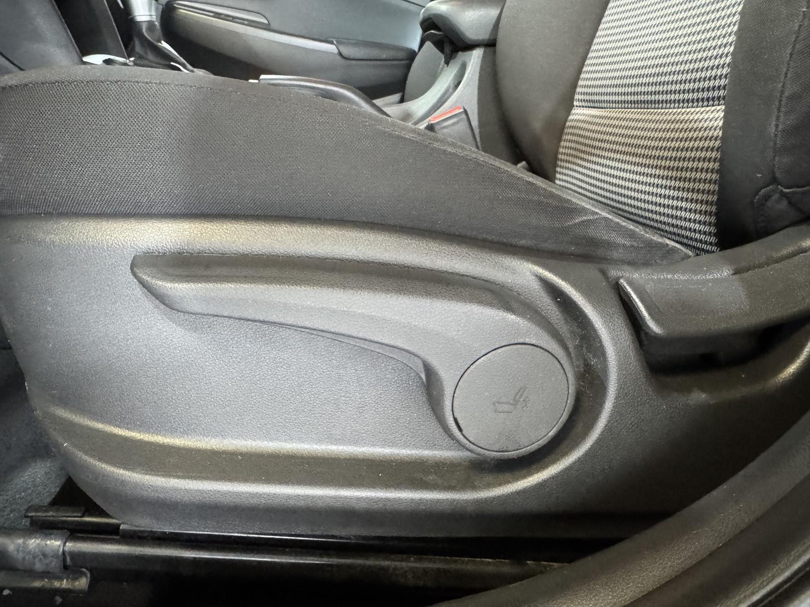 Vehicle photo 20