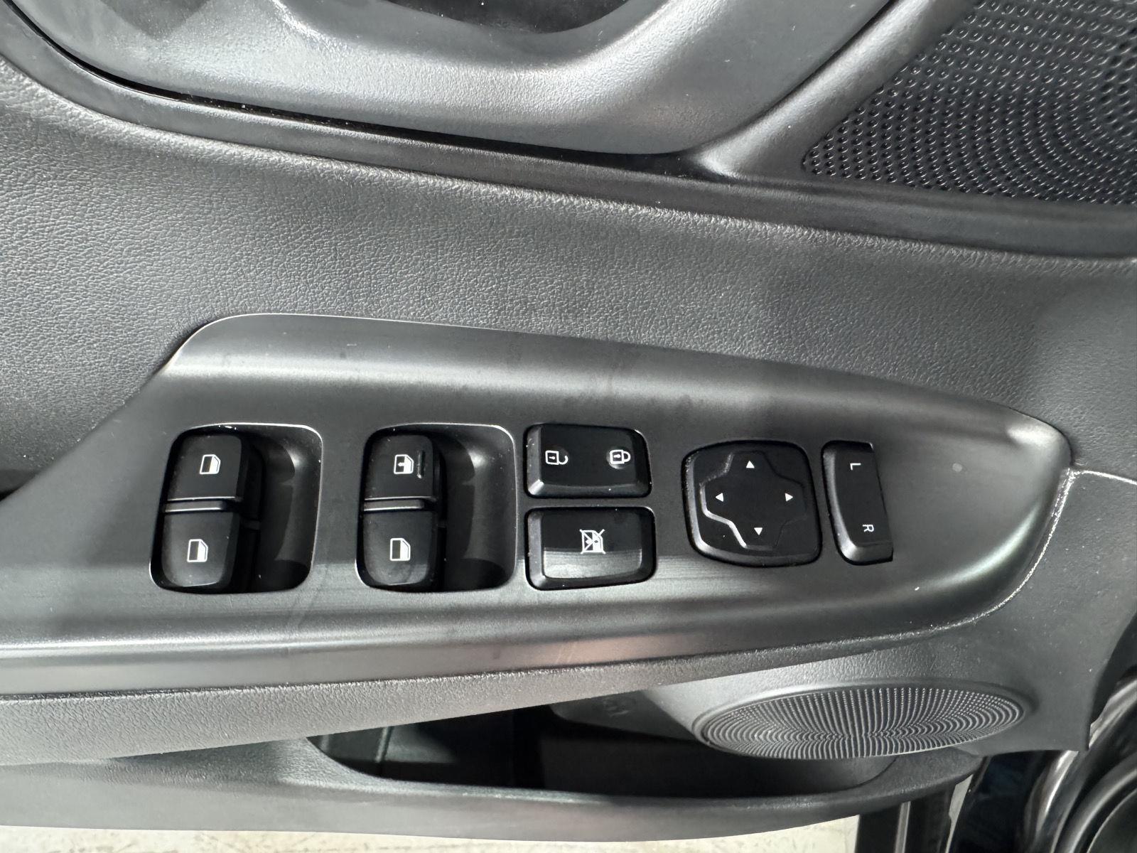 Vehicle photo 21