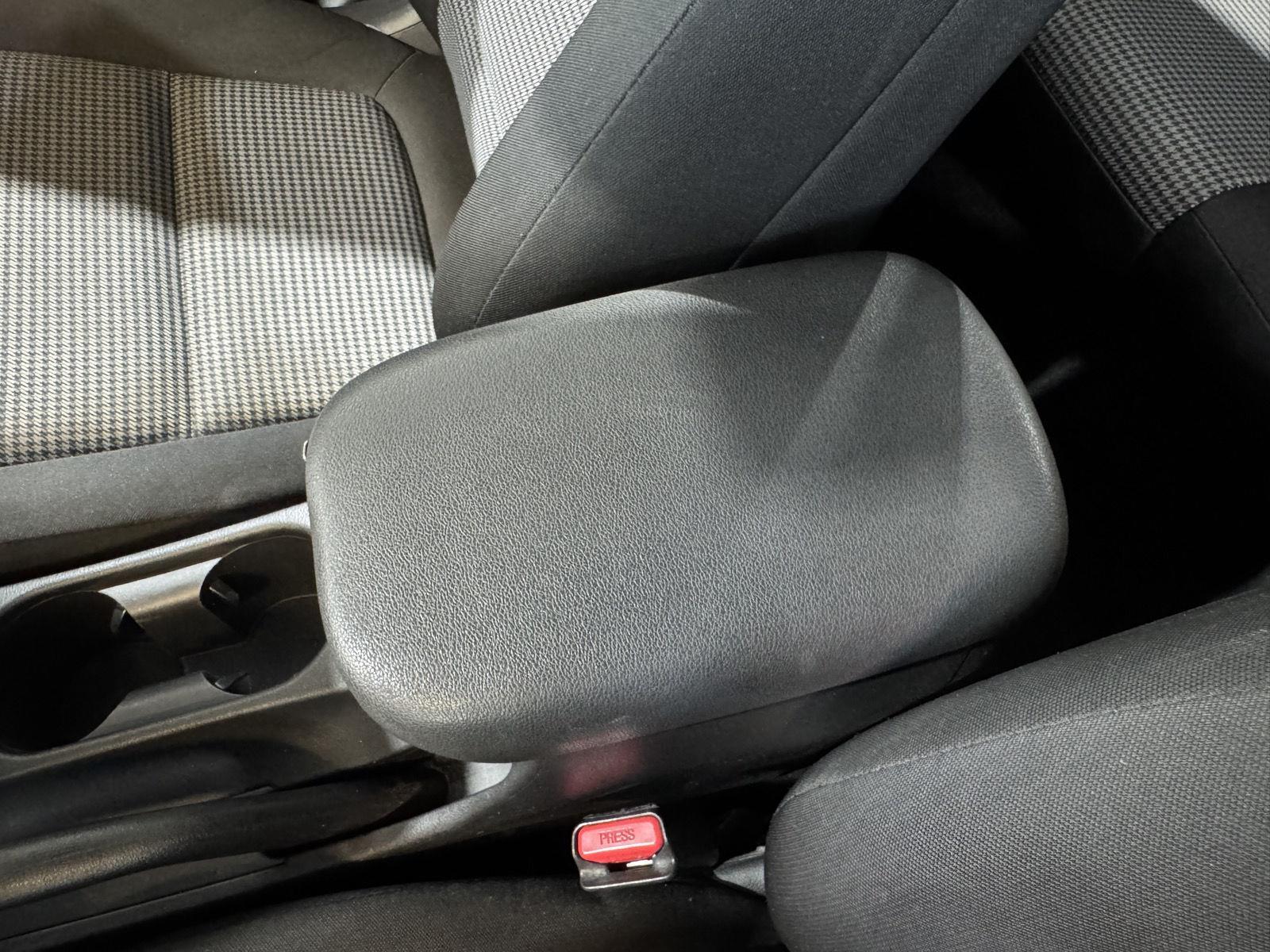 Vehicle photo 25