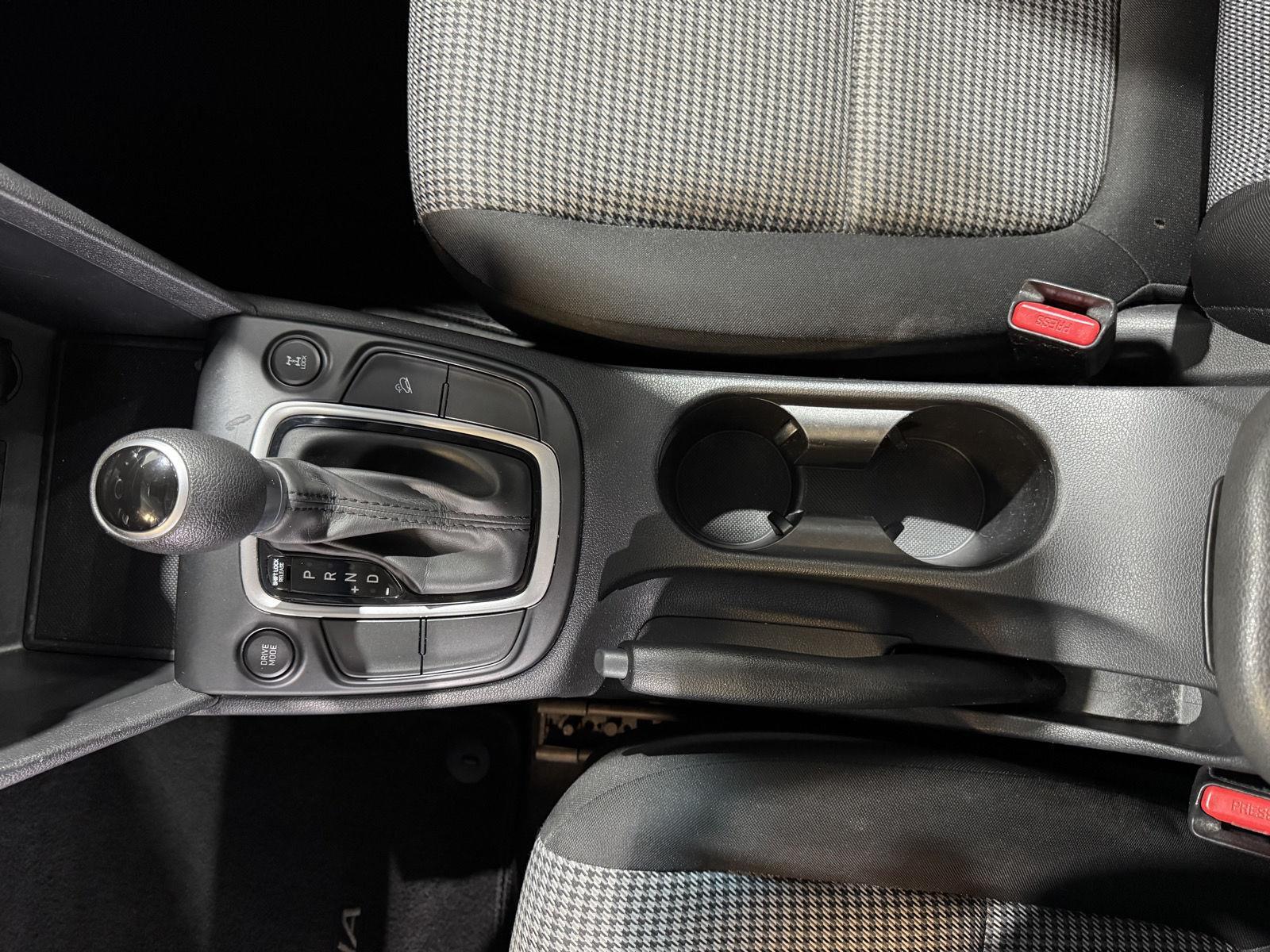 Vehicle photo 26
