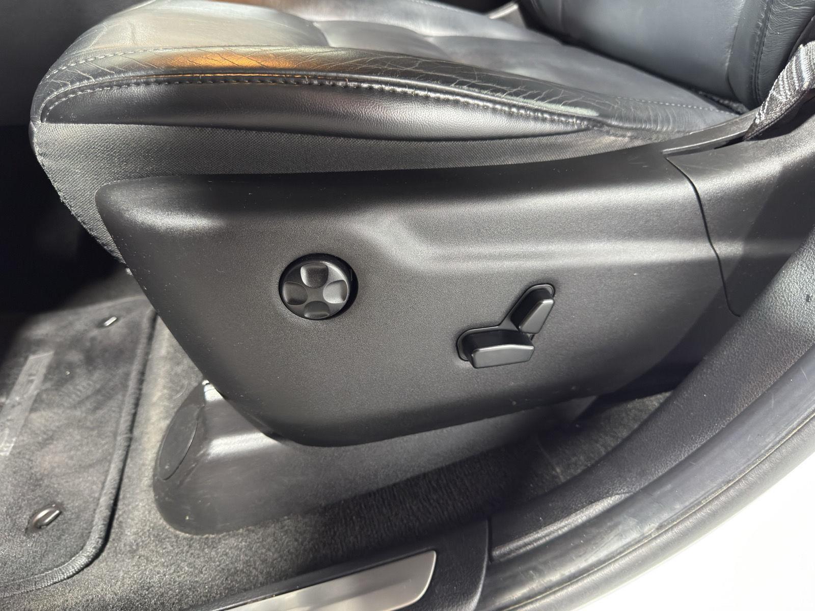 Vehicle photo 20