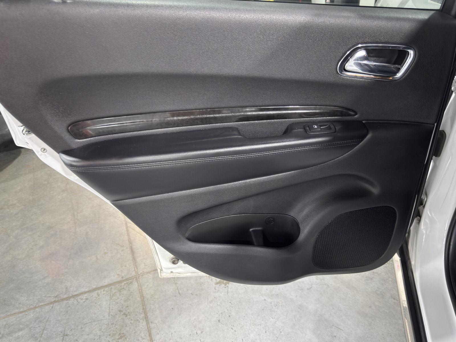 Vehicle photo 23