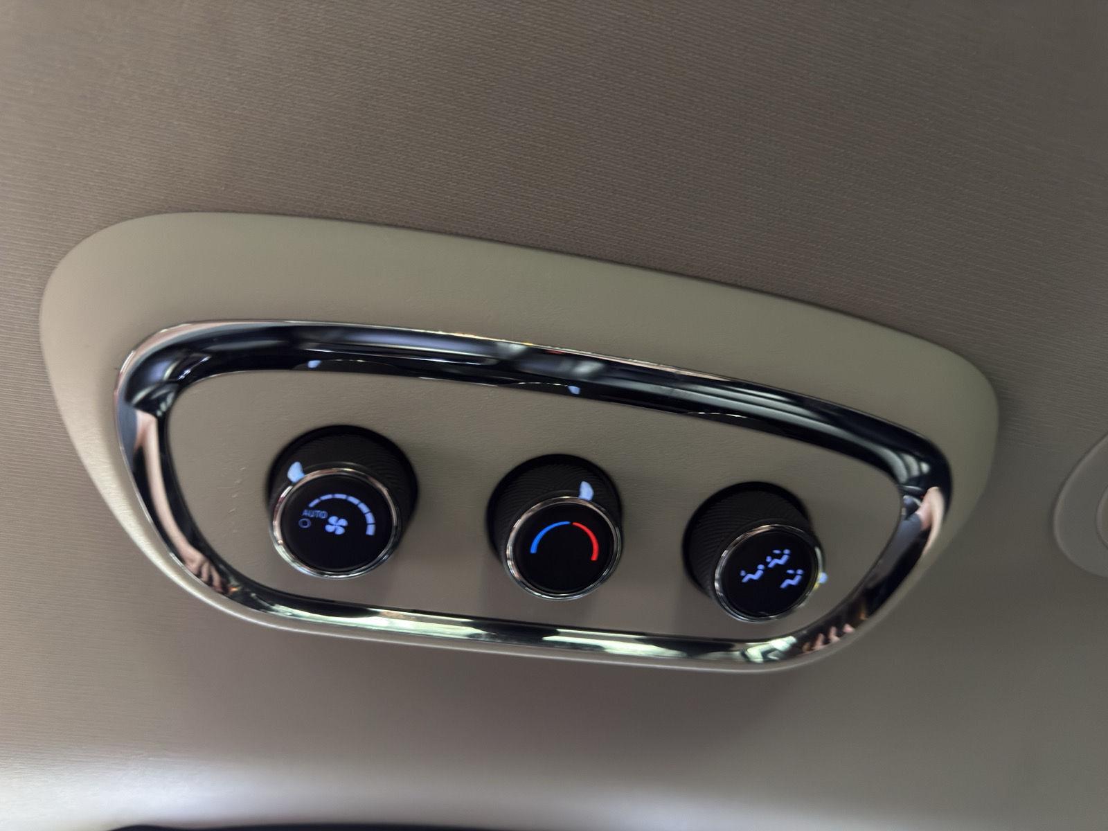 Vehicle photo 33