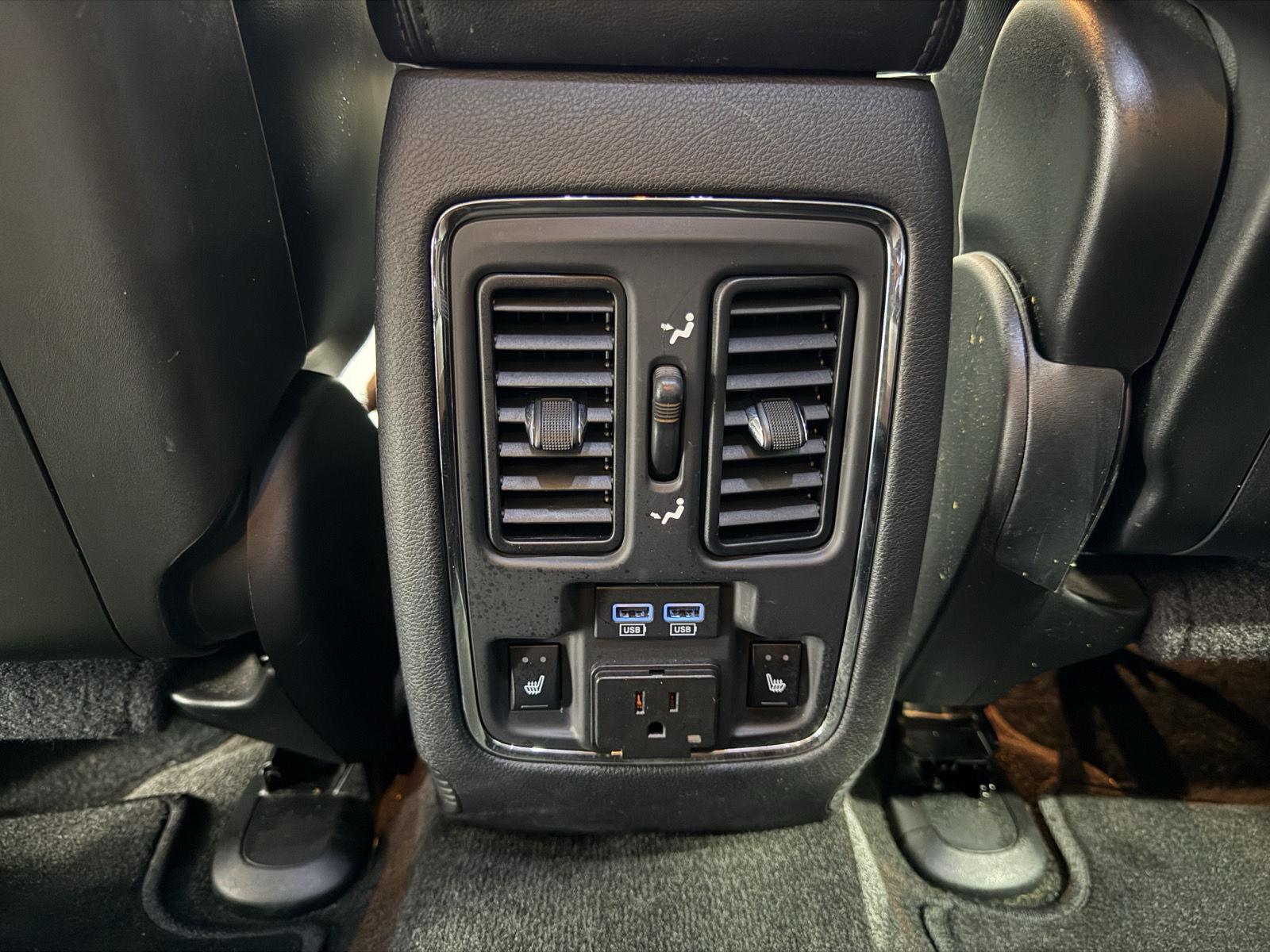 Vehicle photo 37