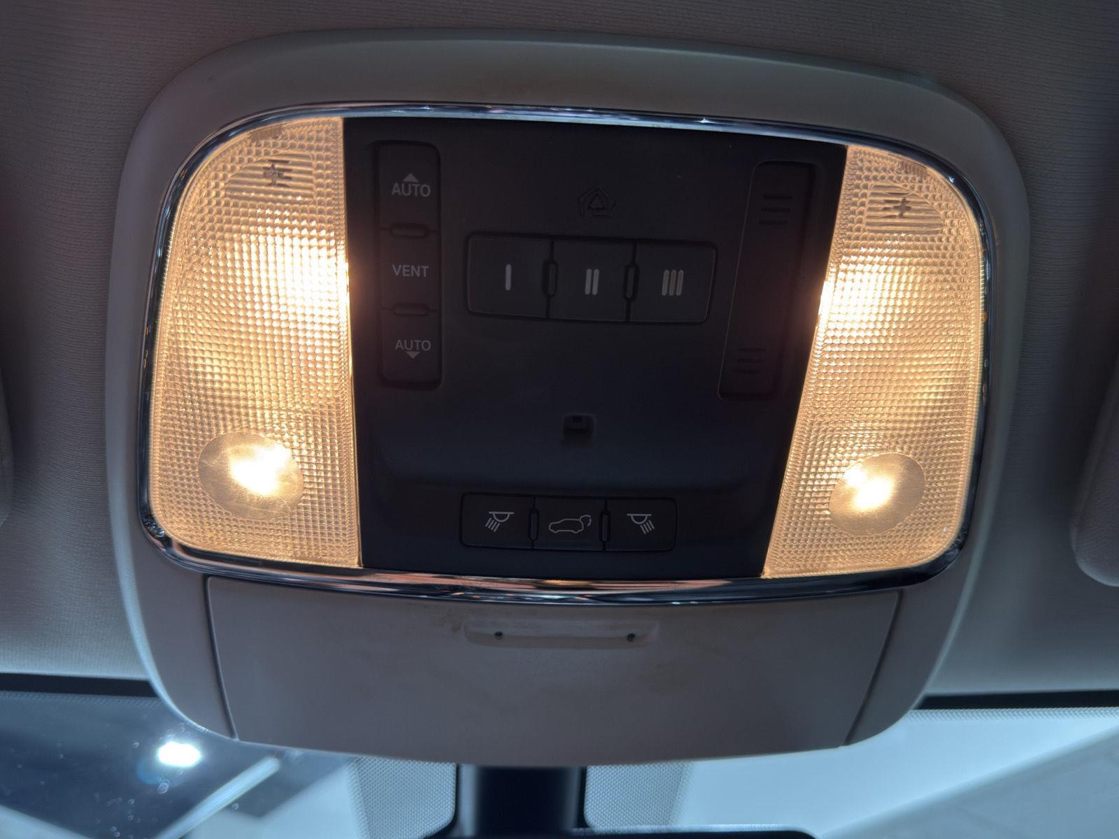Vehicle photo 31