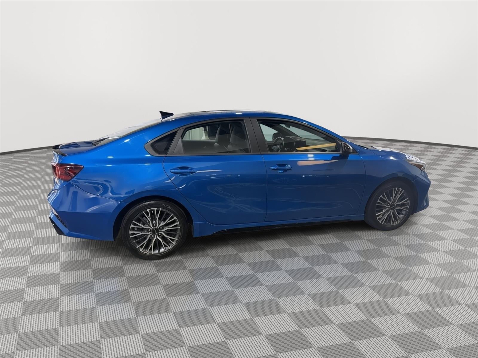 Vehicle photo 6