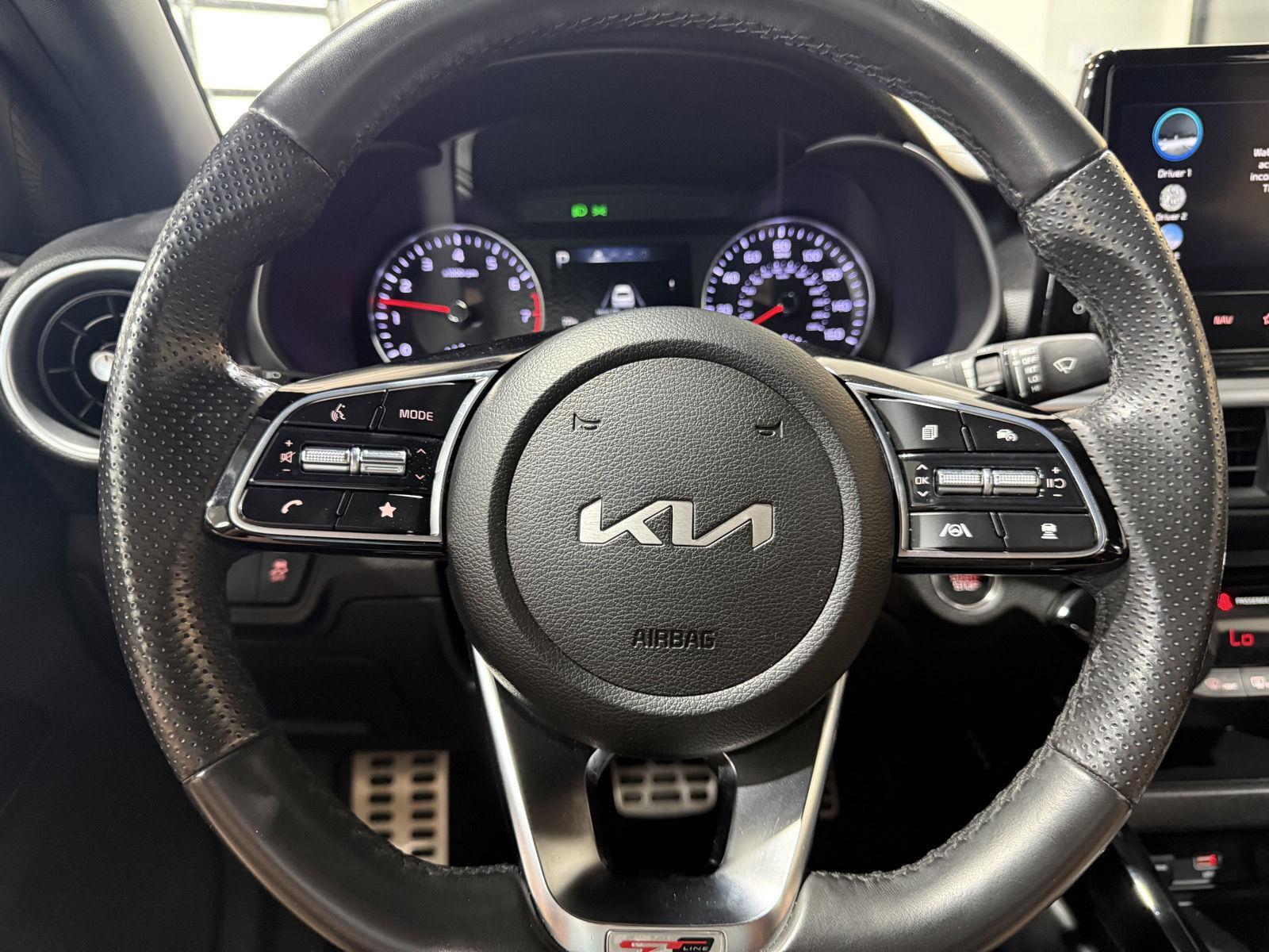 Vehicle photo 11